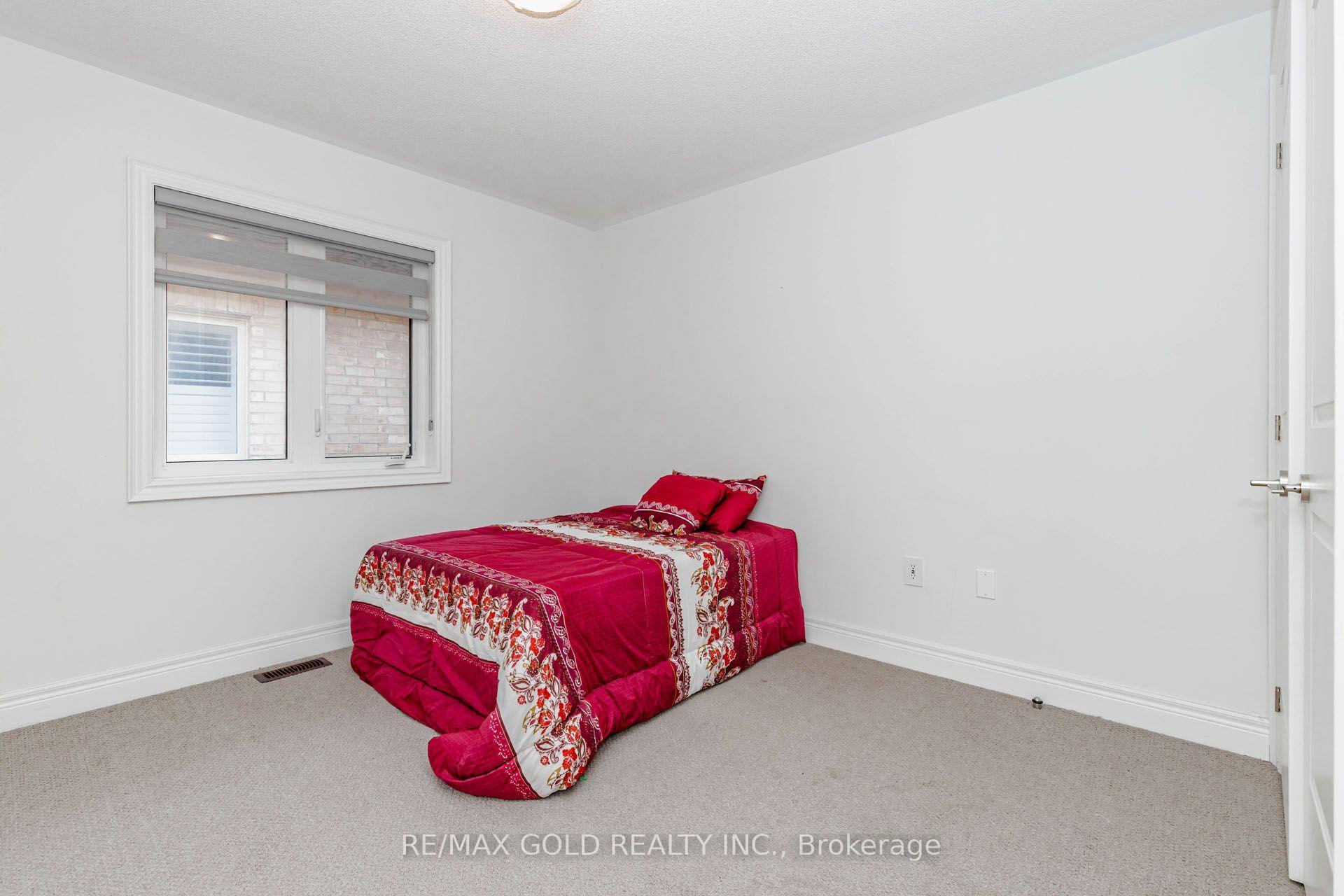 Photo 36 of 33 Tiger Crescent, Brampton, Sandringham-Wellington North — HOMEH