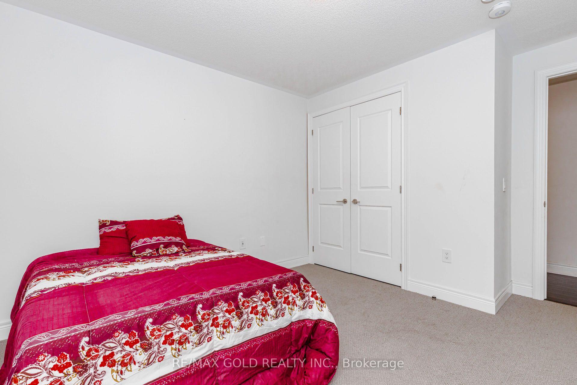 Photo 37 of 33 Tiger Crescent, Brampton, Sandringham-Wellington North — HOMEH