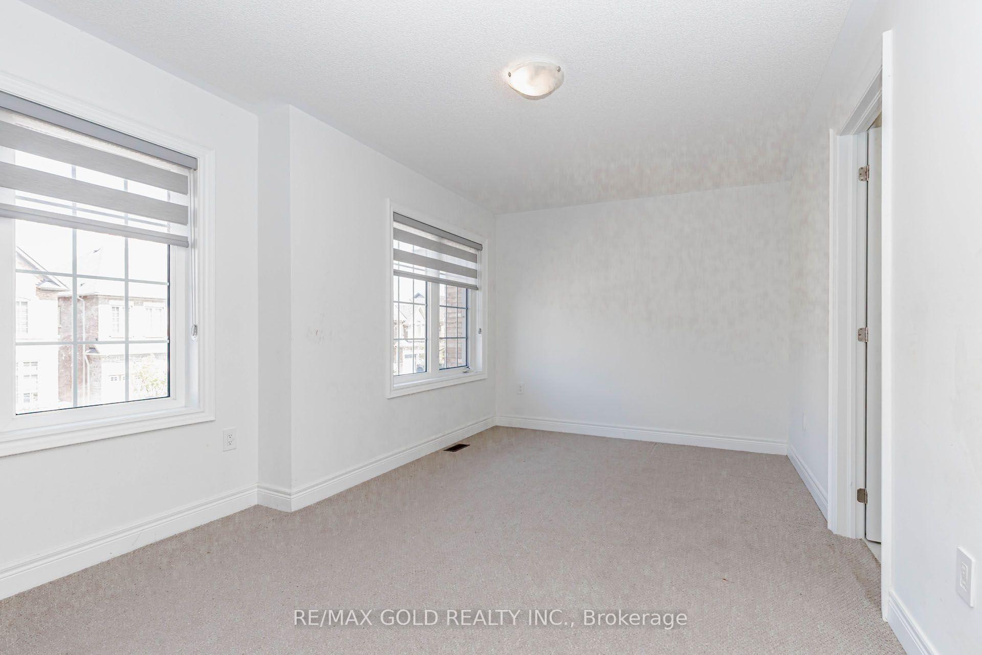 Photo 40 of 33 Tiger Crescent, Brampton, Sandringham-Wellington North — HOMEH