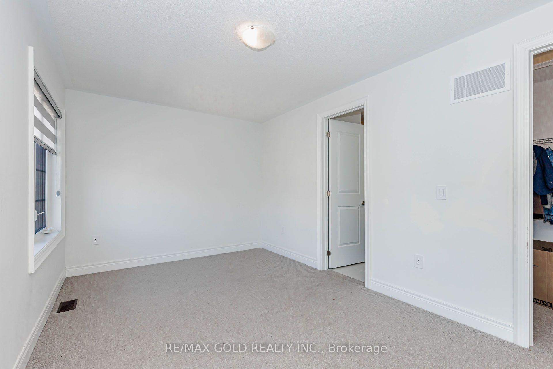 Photo 41 of 33 Tiger Crescent, Brampton, Sandringham-Wellington North — HOMEH