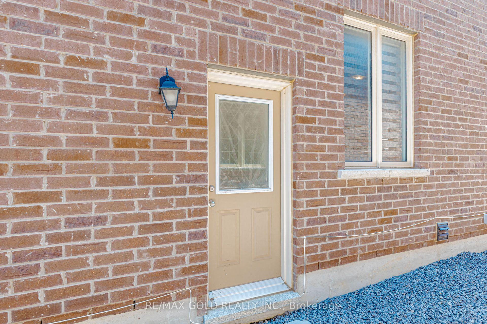 Photo 44 of 33 Tiger Crescent, Brampton, Sandringham-Wellington North — HOMEH