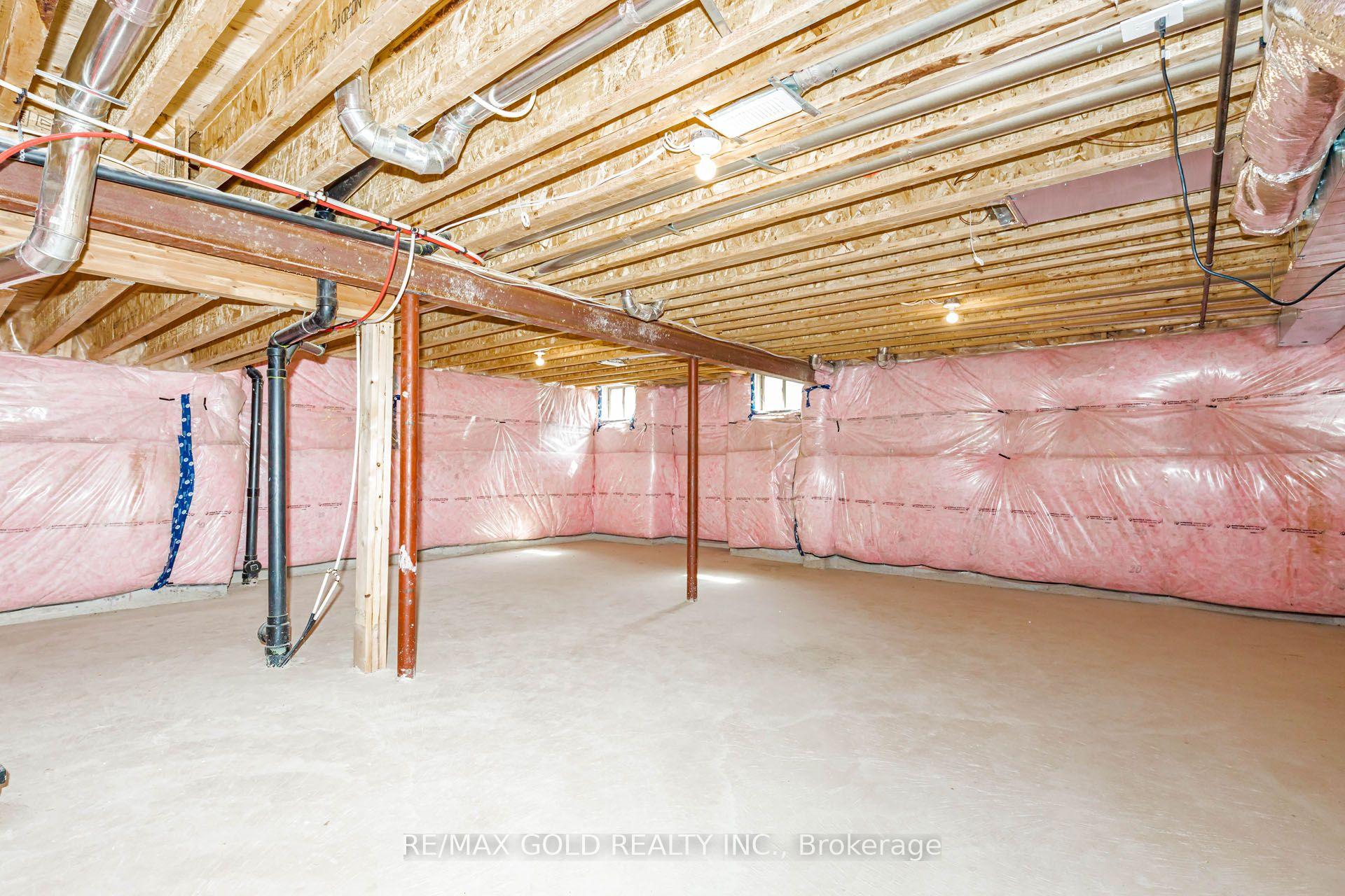 Photo 45 of 33 Tiger Crescent, Brampton, Sandringham-Wellington North — HOMEH