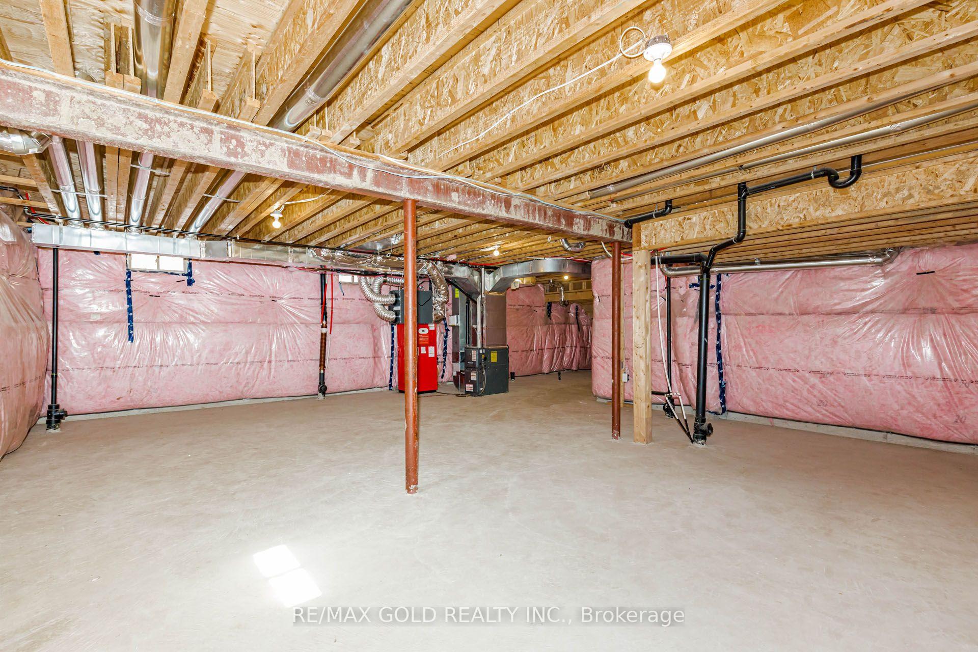 Photo 46 of 33 Tiger Crescent, Brampton, Sandringham-Wellington North — HOMEH