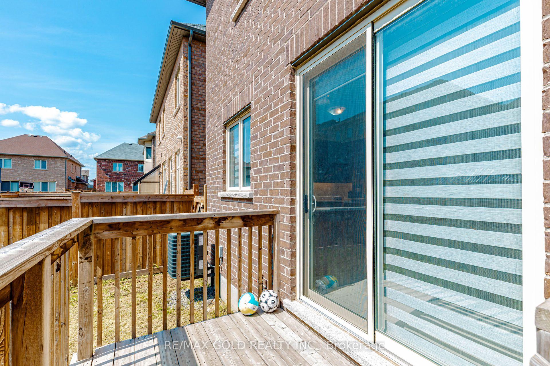 Photo 48 of 33 Tiger Crescent, Brampton, Sandringham-Wellington North — HOMEH