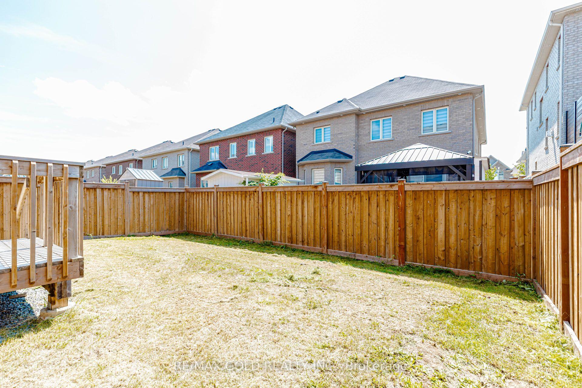 Photo 49 of 33 Tiger Crescent, Brampton, Sandringham-Wellington North — HOMEH