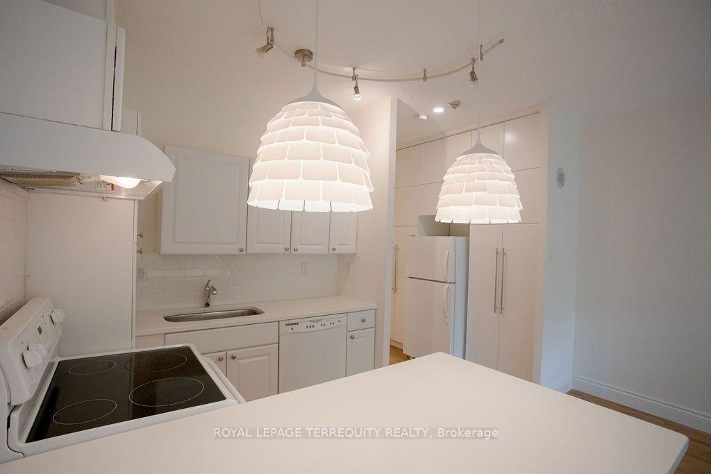 Photo 5 of Unit 106, 95 Prince Arthur Avenue, Toronto, The Annex — HOMEH