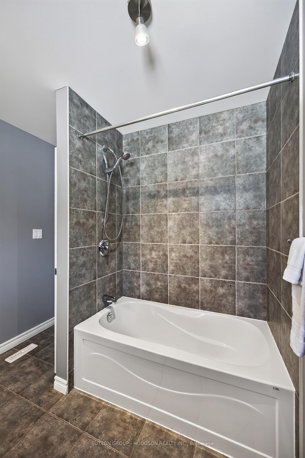 Photo 21 of 1476 Lawson Road, London, North I — HOMEH