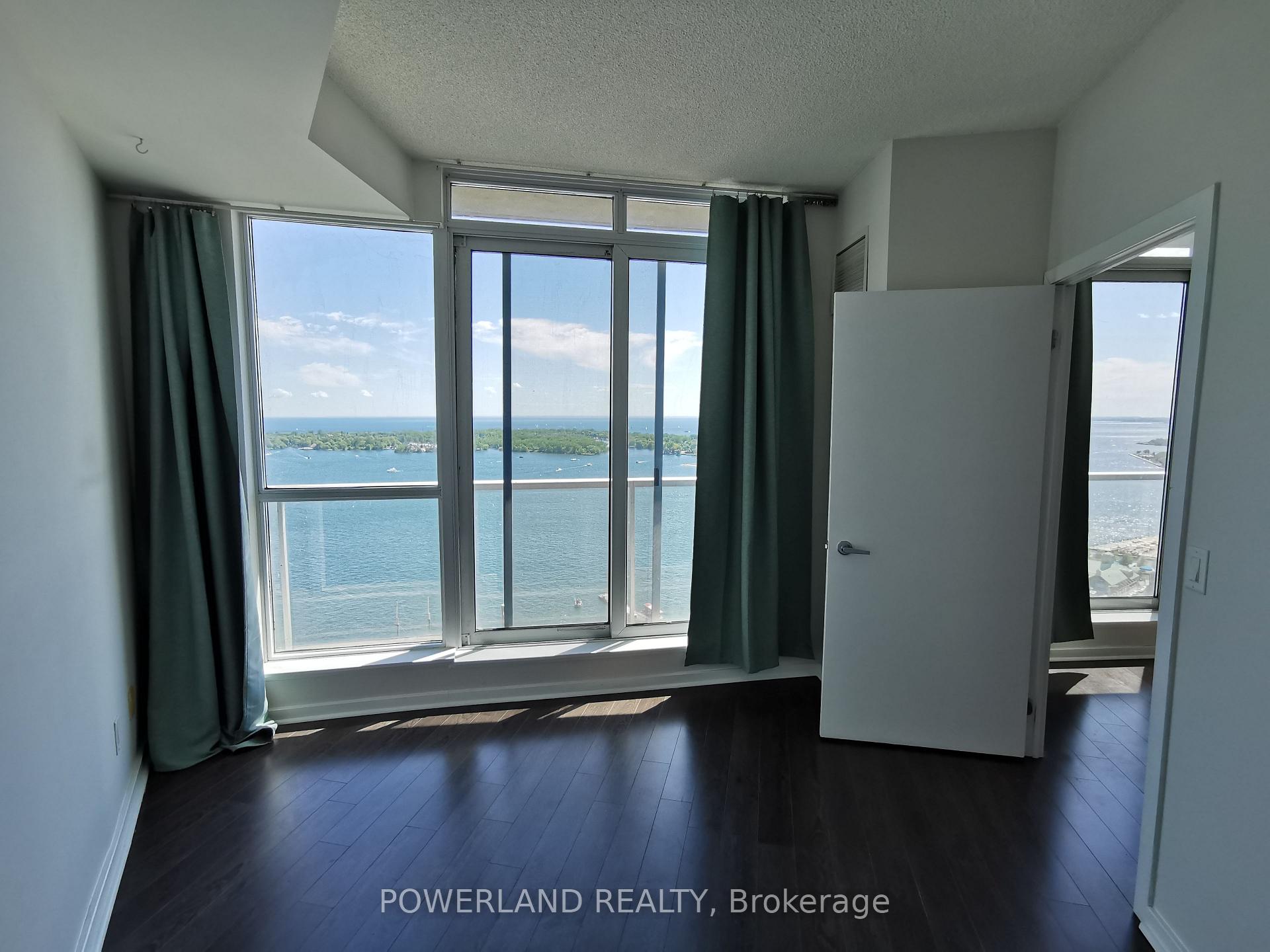 Photo 3 of Unit 3307, 208 Queens Quay W, Toronto, Waterfront Communities — HOMEH