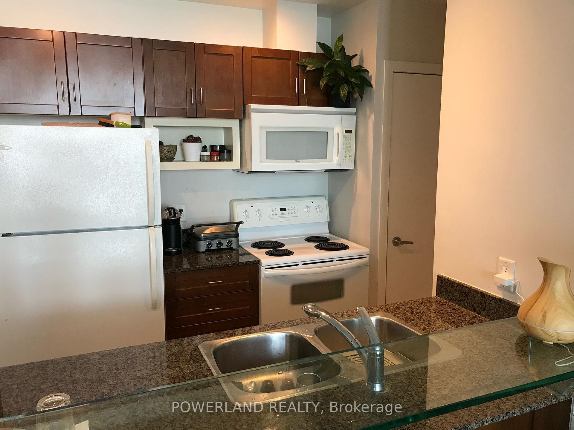 Photo 6 of Unit 3307, 208 Queens Quay W, Toronto, Waterfront Communities — HOMEH