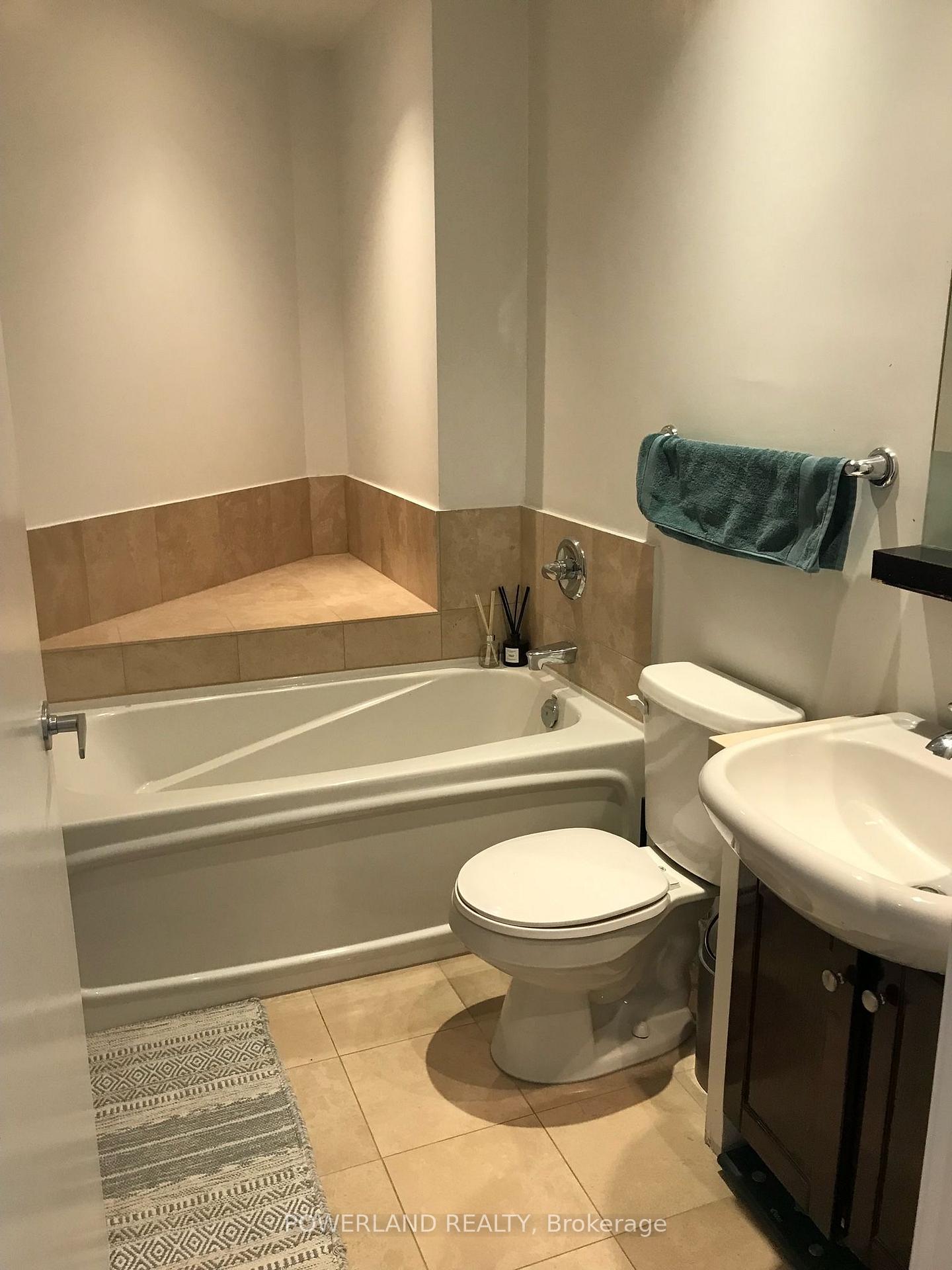 Photo 7 of Unit 3307, 208 Queens Quay W, Toronto, Waterfront Communities — HOMEH