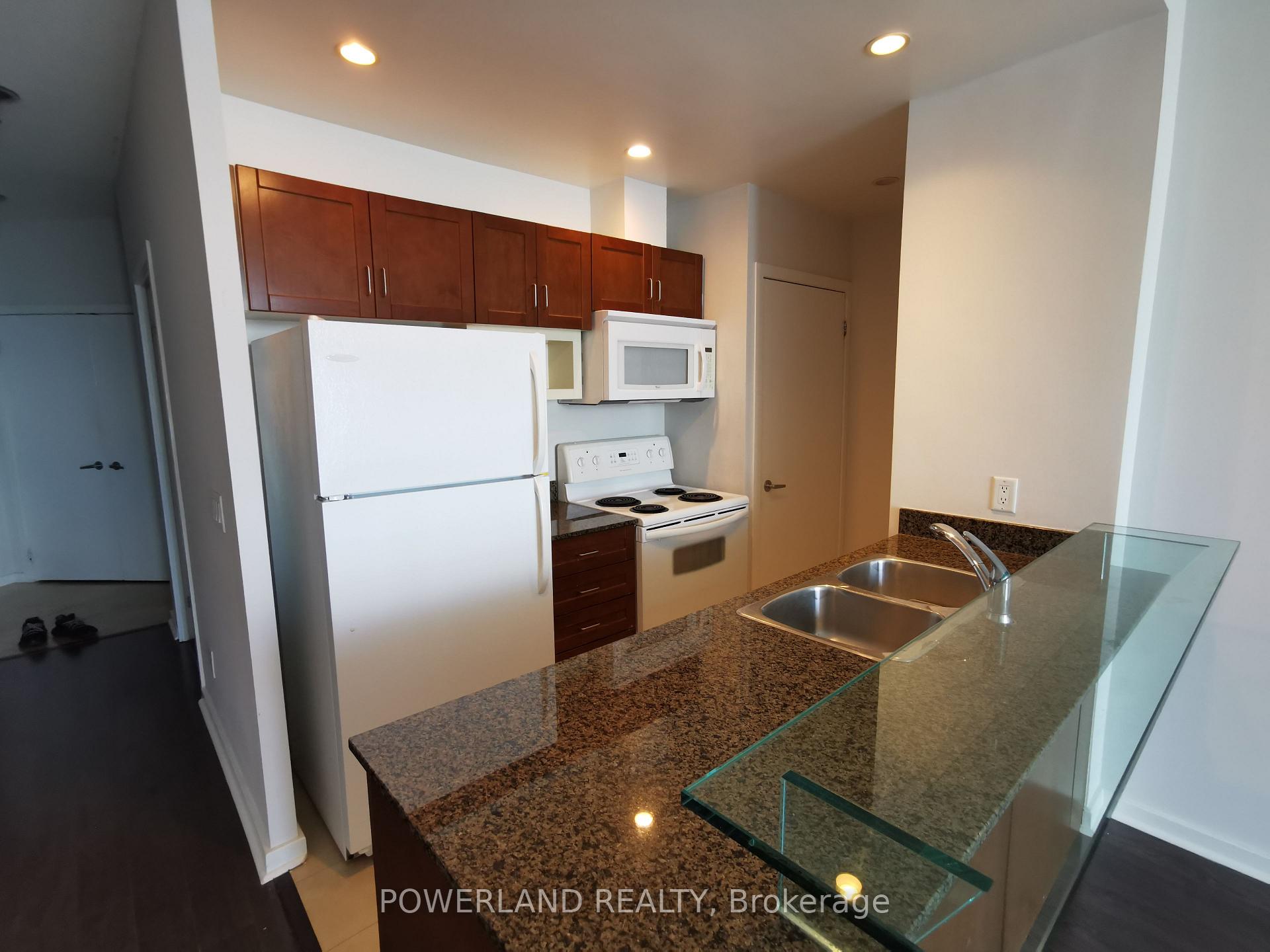 Photo 8 of Unit 3307, 208 Queens Quay W, Toronto, Waterfront Communities — HOMEH