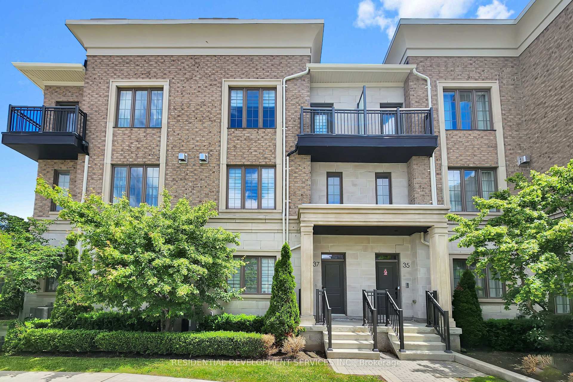 Photo 1 of 37 Village Parkway, Markham, Unionville — HOMEH