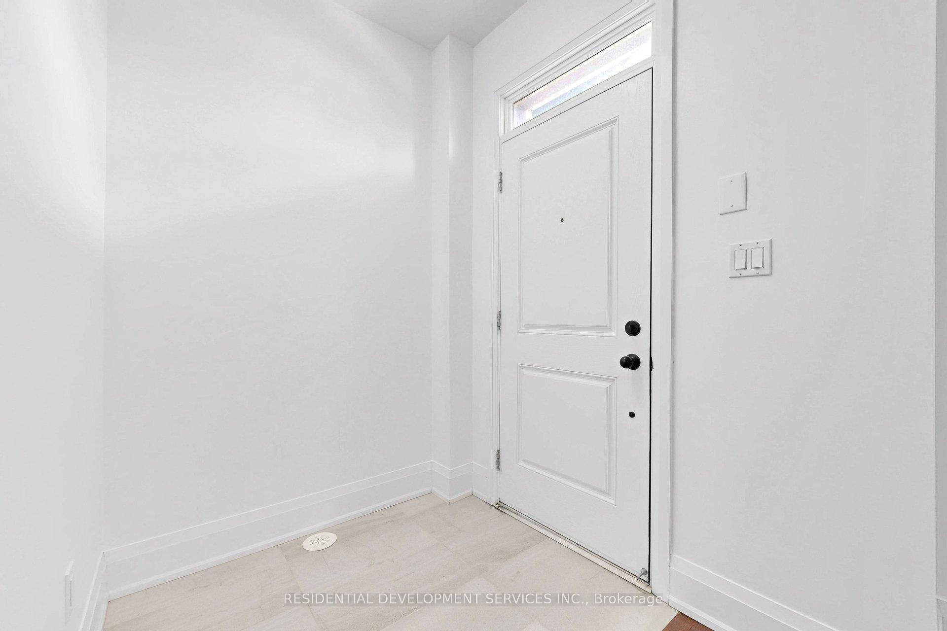 Photo 3 of 37 Village Parkway, Markham, Unionville — HOMEH
