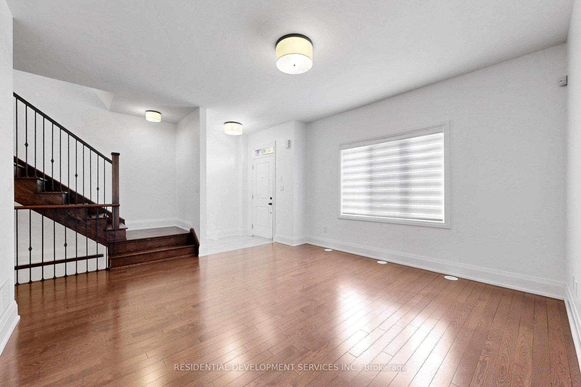 Photo 6 of 37 Village Parkway, Markham, Unionville — HOMEH