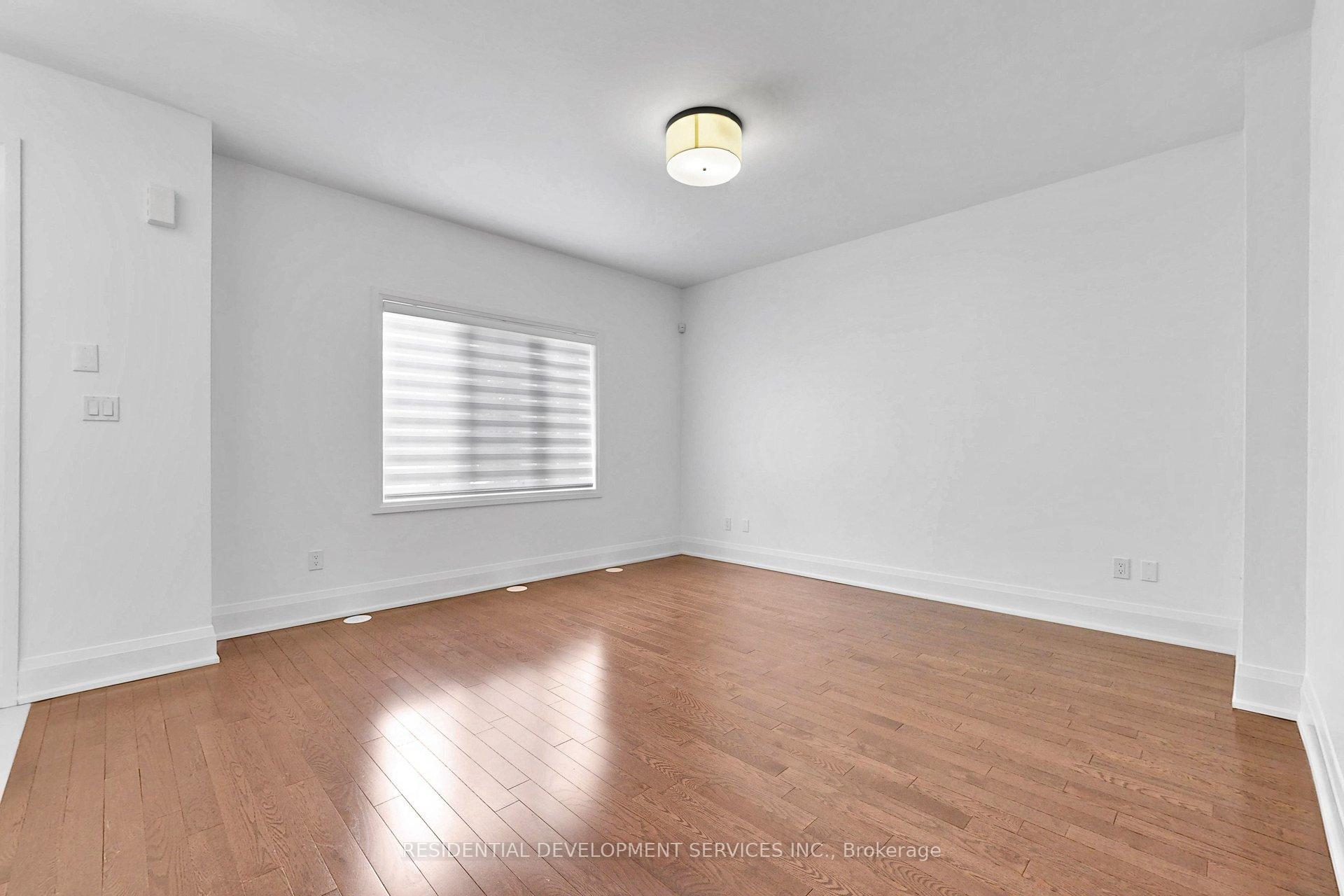 Photo 7 of 37 Village Parkway, Markham, Unionville — HOMEH