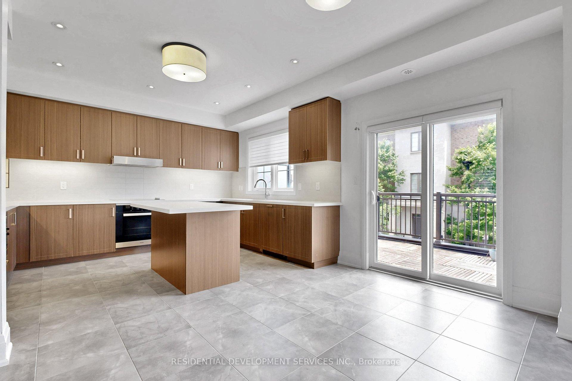 Photo 12 of 37 Village Parkway, Markham, Unionville — HOMEH
