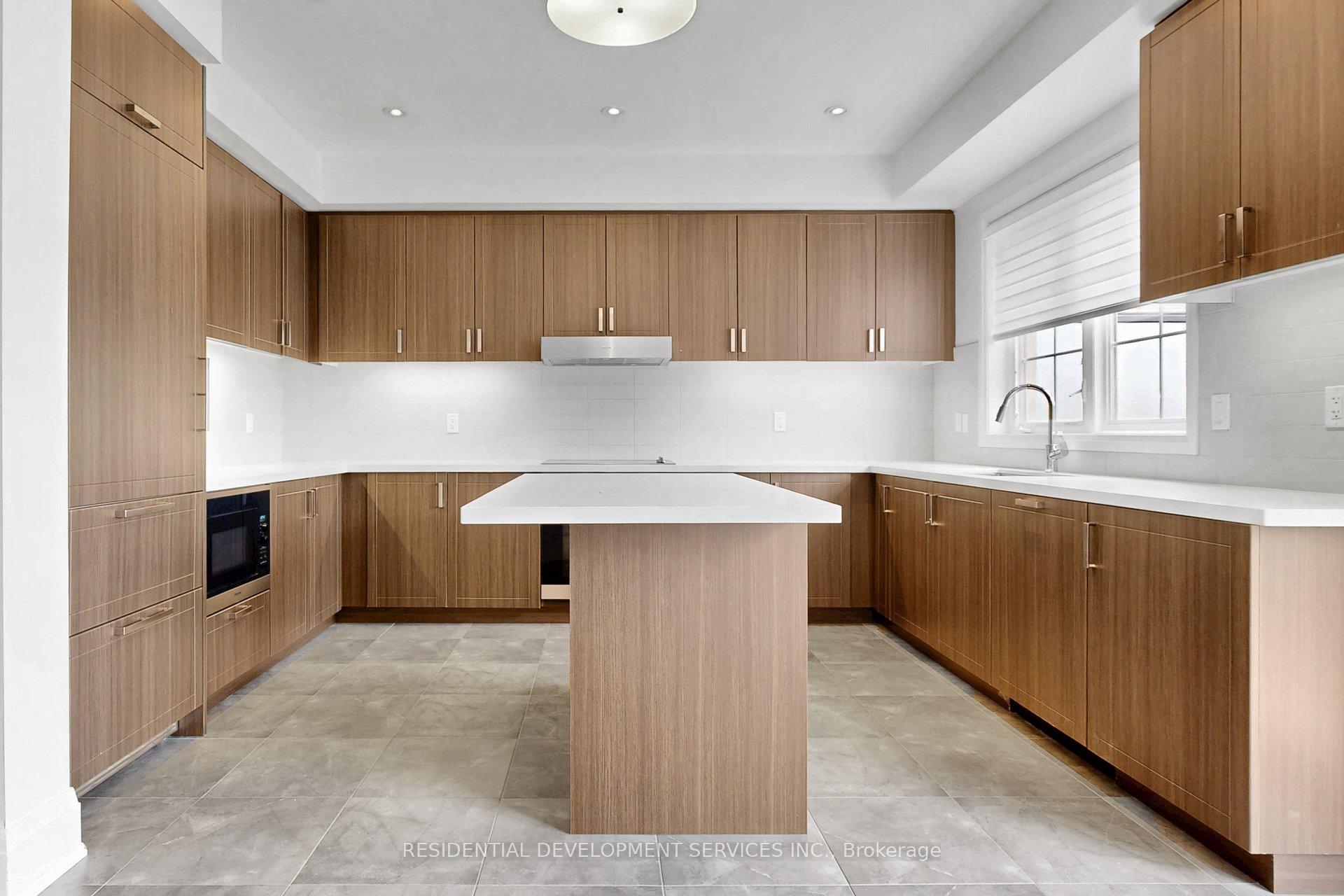 Photo 14 of 37 Village Parkway, Markham, Unionville — HOMEH