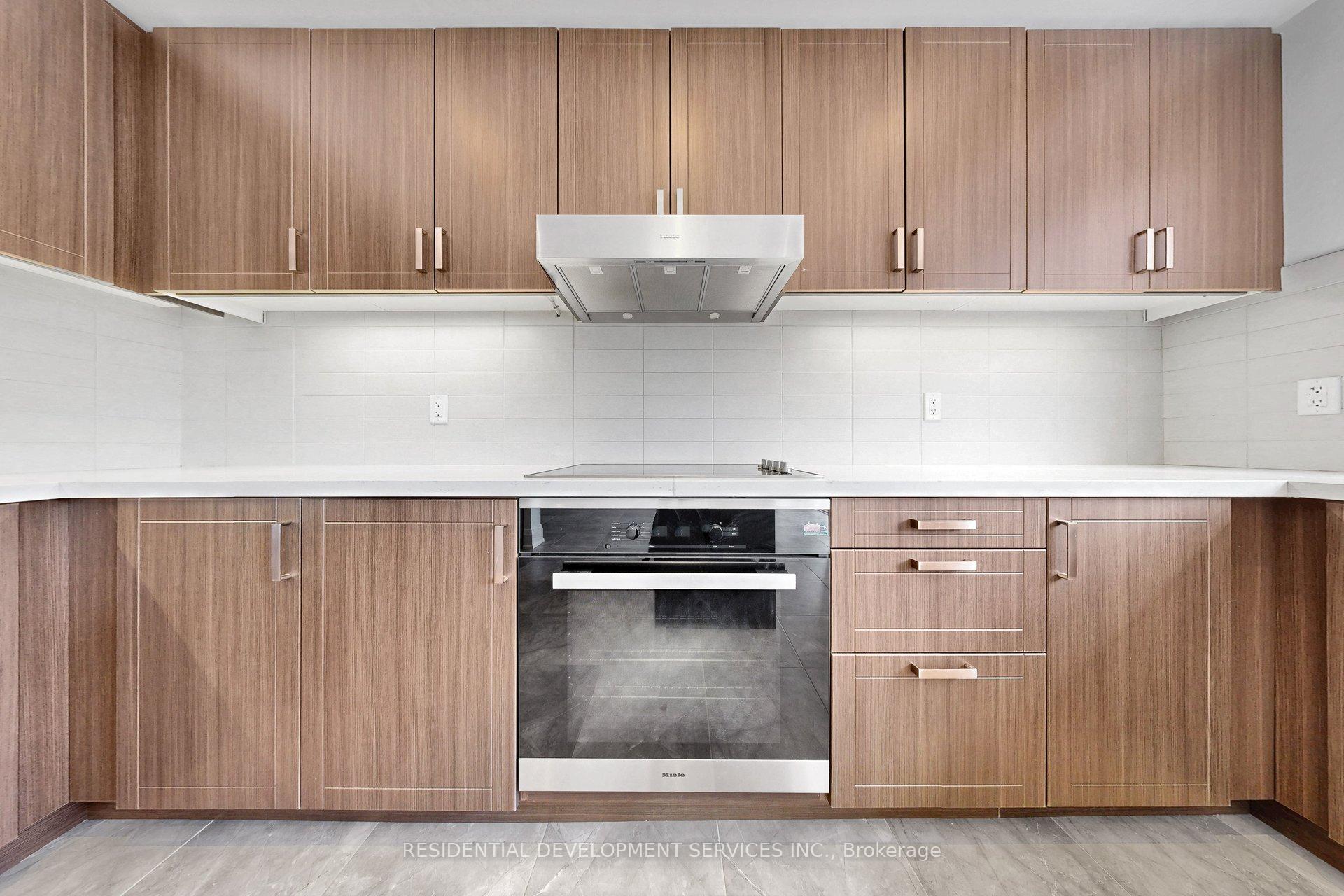 Photo 15 of 37 Village Parkway, Markham, Unionville — HOMEH
