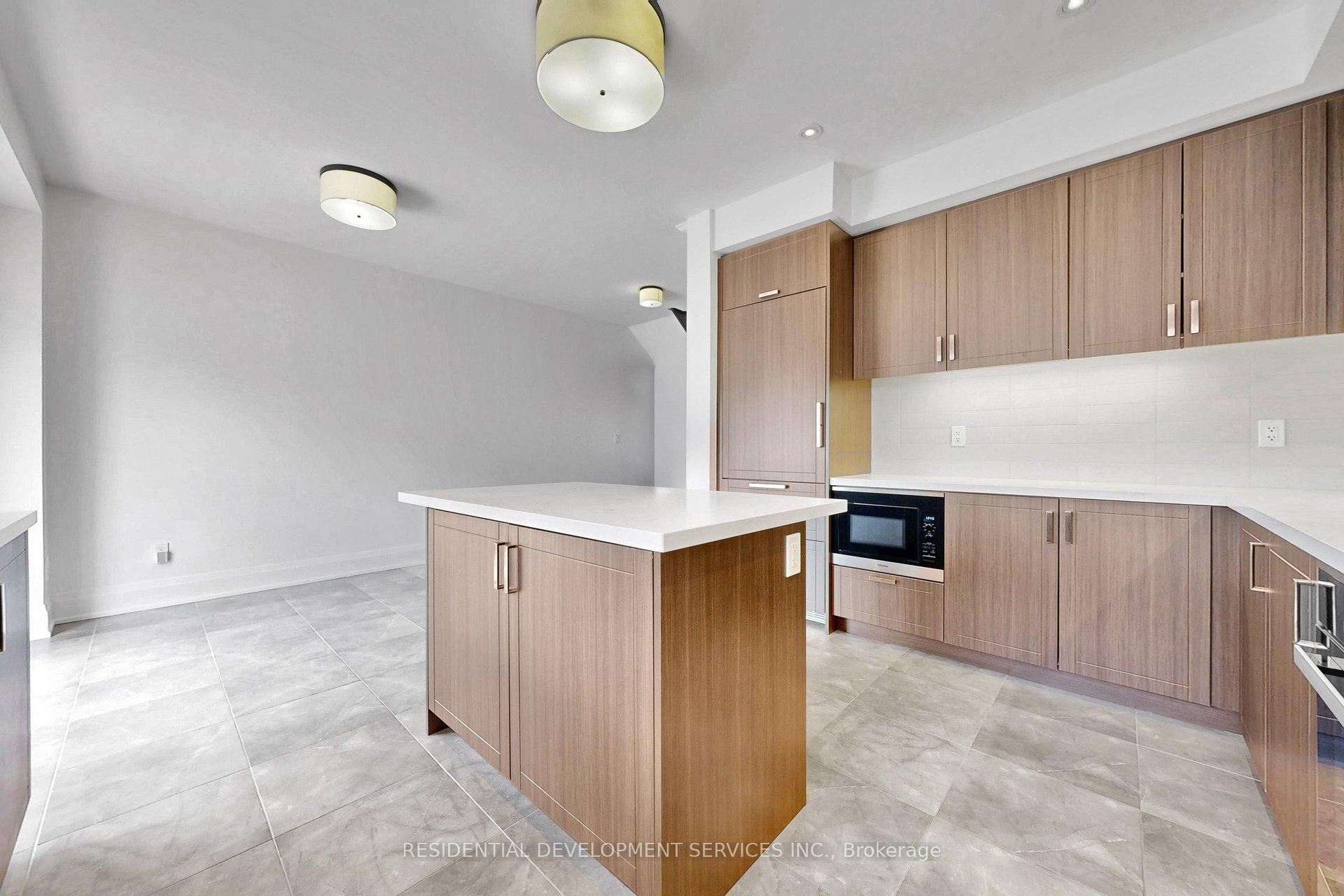 Photo 17 of 37 Village Parkway, Markham, Unionville — HOMEH