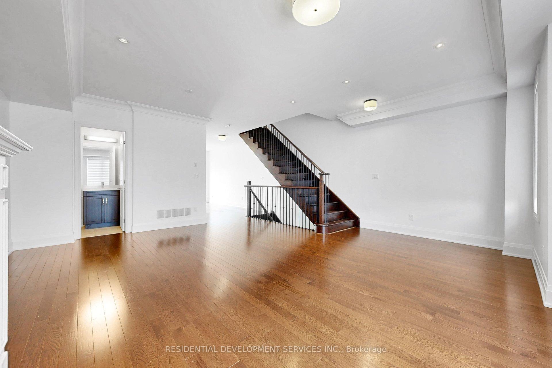 Photo 20 of 37 Village Parkway, Markham, Unionville — HOMEH
