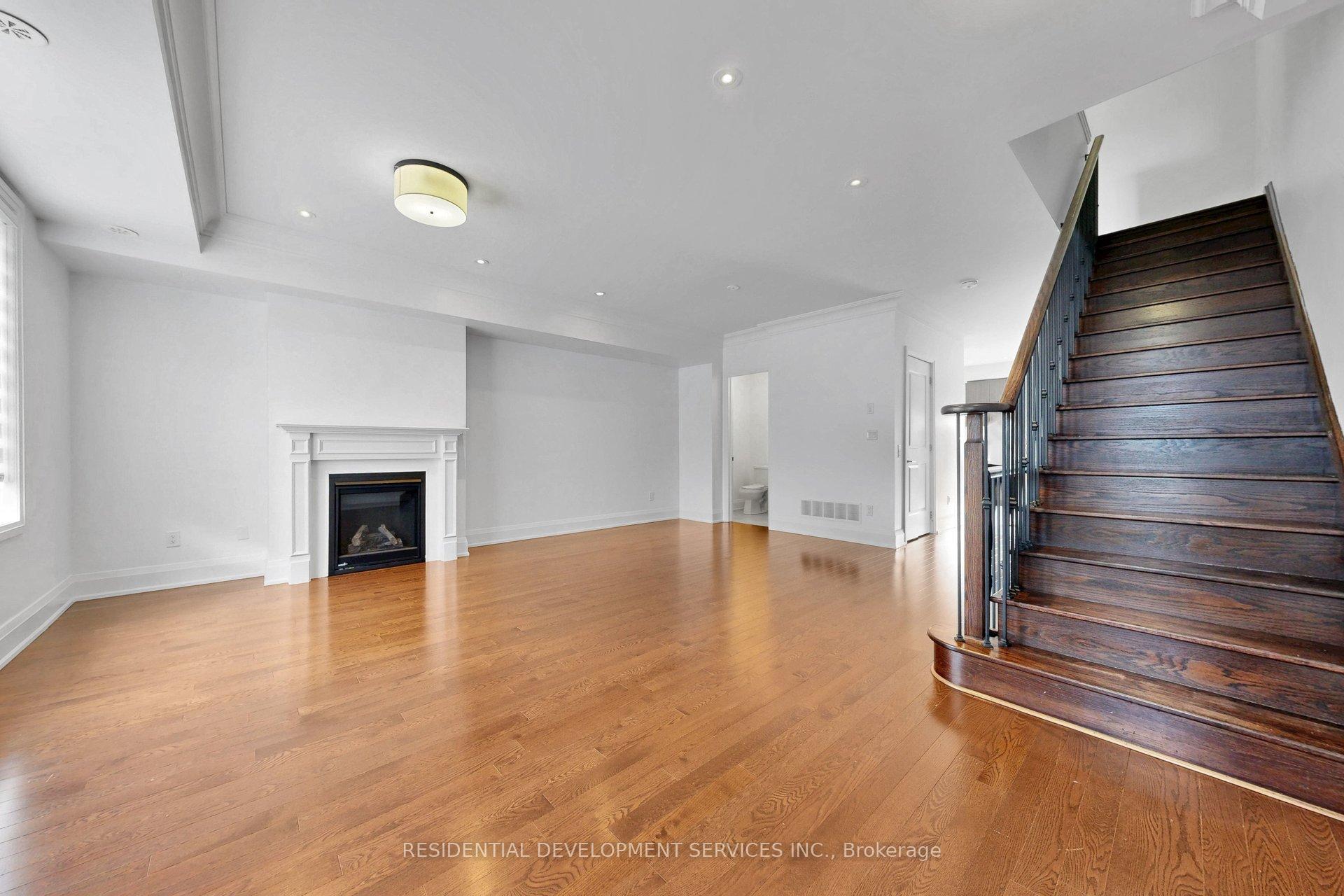 Photo 21 of 37 Village Parkway, Markham, Unionville — HOMEH
