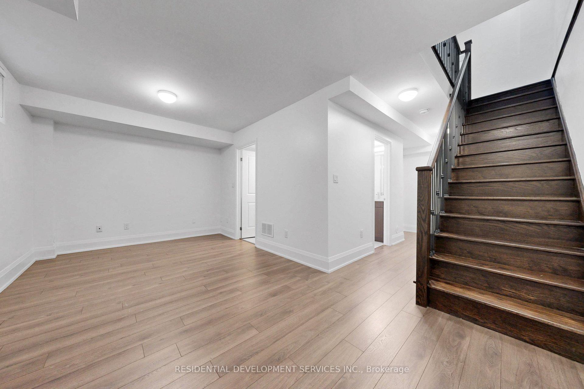 Photo 39 of 37 Village Parkway, Markham, Unionville — HOMEH