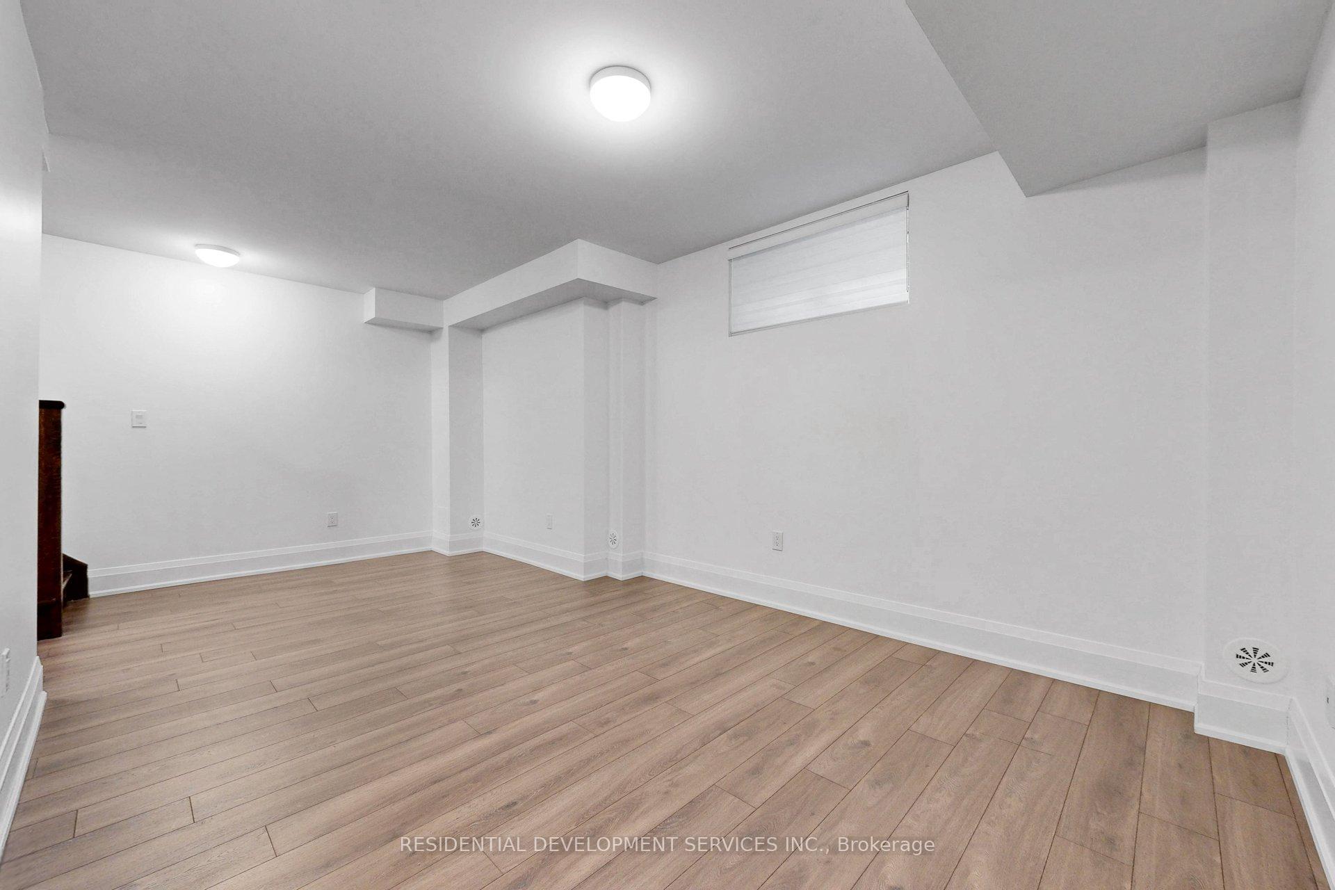 Photo 41 of 37 Village Parkway, Markham, Unionville — HOMEH