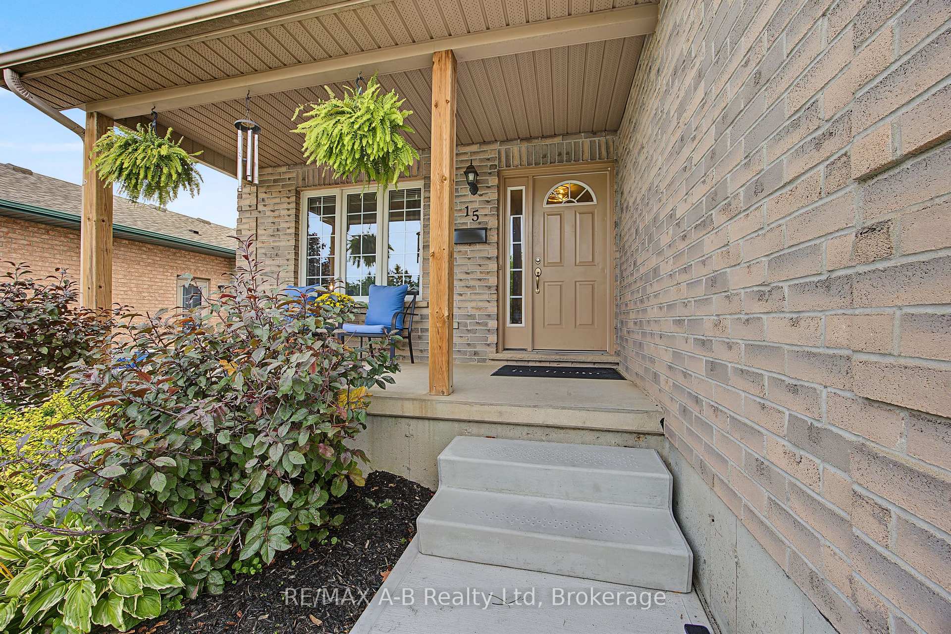 Photo 4 of 15 Cook Crescent, St. Thomas — HOMEH
