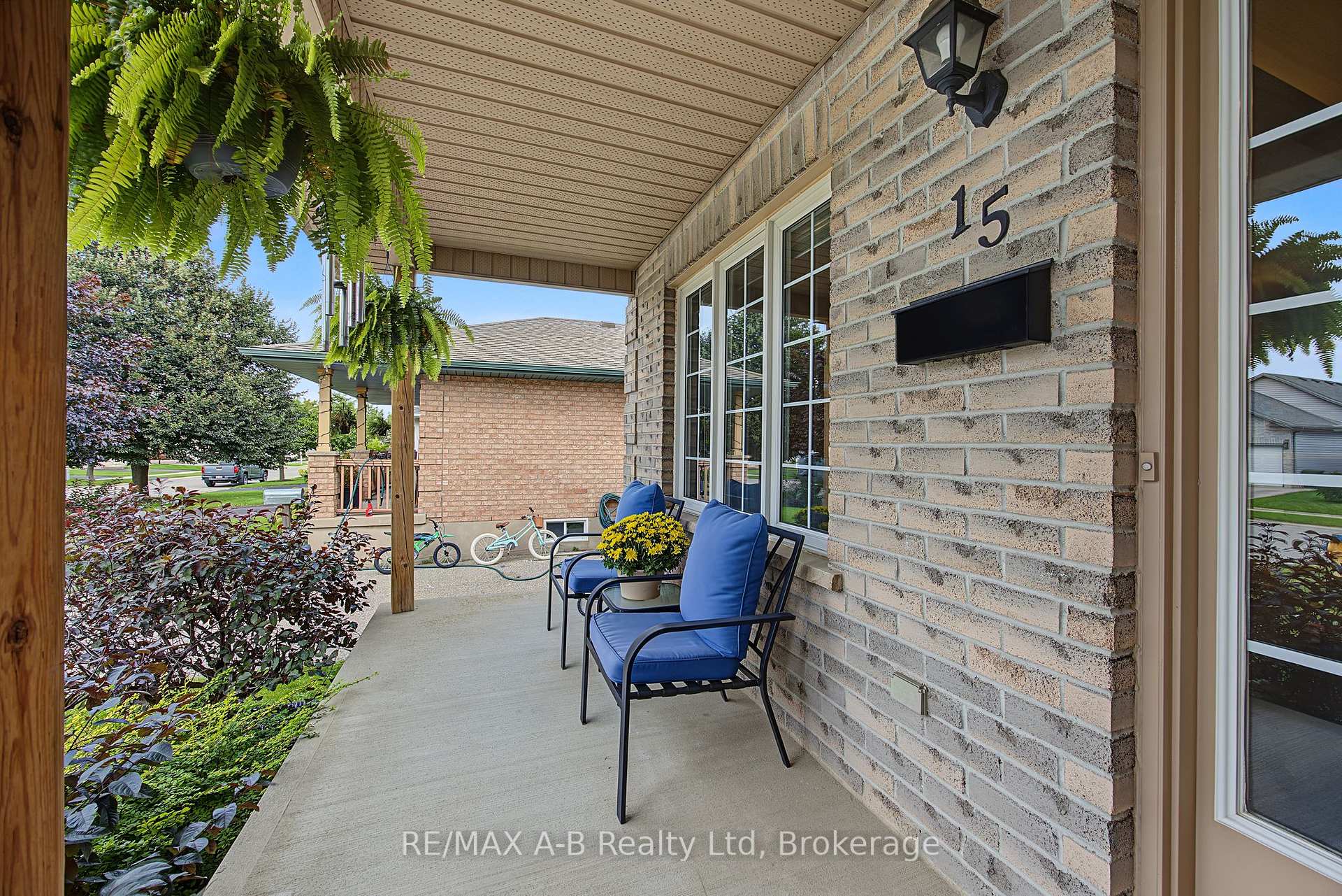 Photo 5 of 15 Cook Crescent, St. Thomas — HOMEH