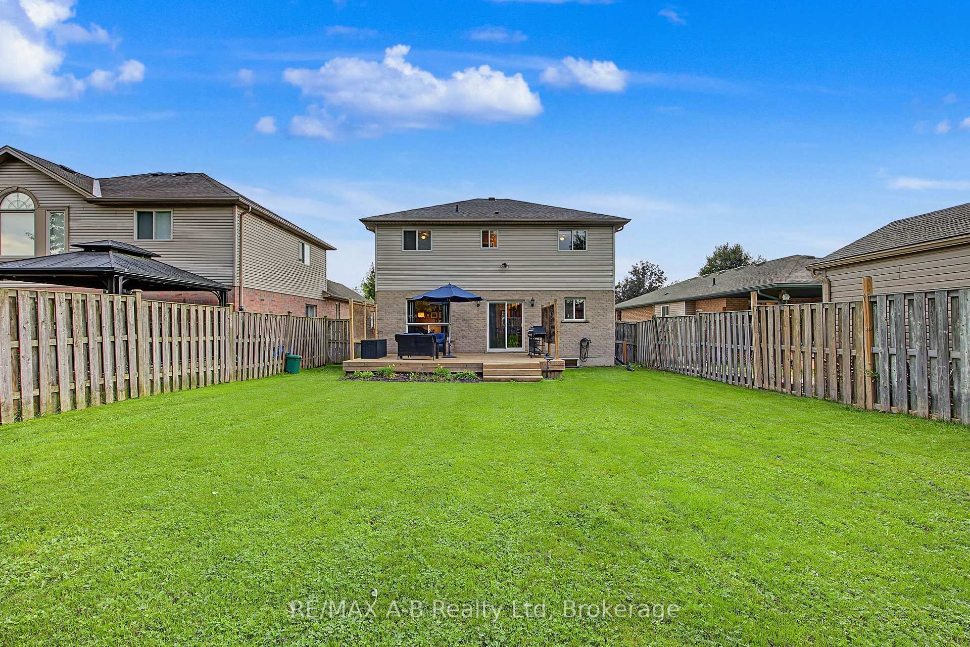 Photo 16 of 15 Cook Crescent, St. Thomas — HOMEH