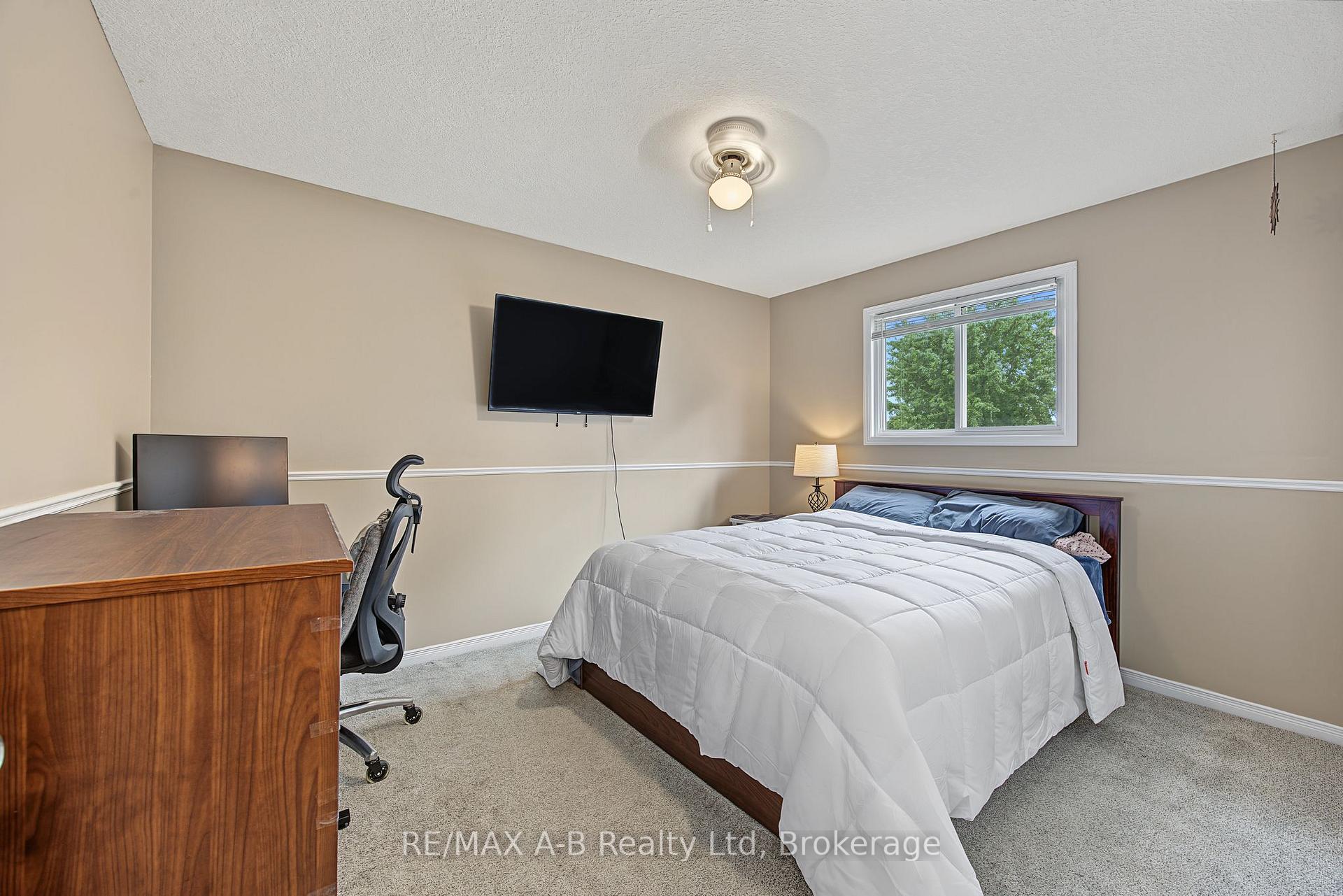 Photo 21 of 15 Cook Crescent, St. Thomas — HOMEH