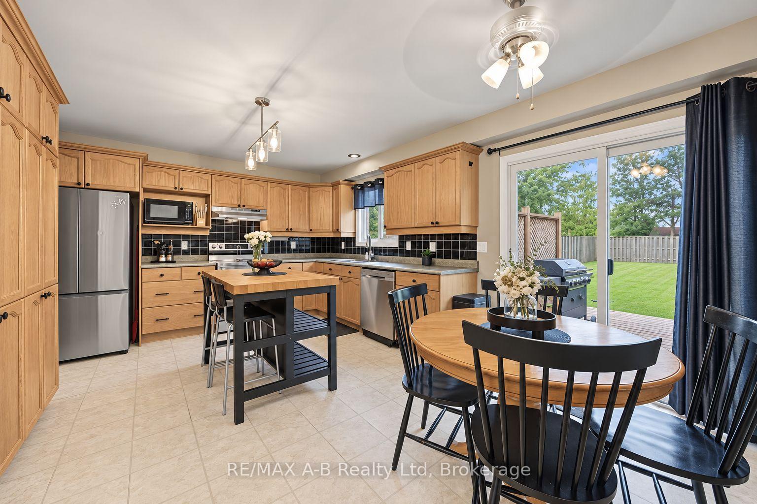 Photo 9 of 15 Cook Crescent, St. Thomas — HOMEH