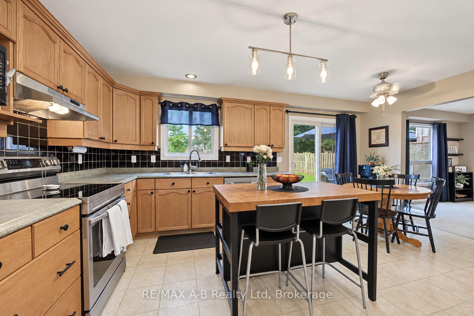 Photo 10 of 15 Cook Crescent, St. Thomas — HOMEH