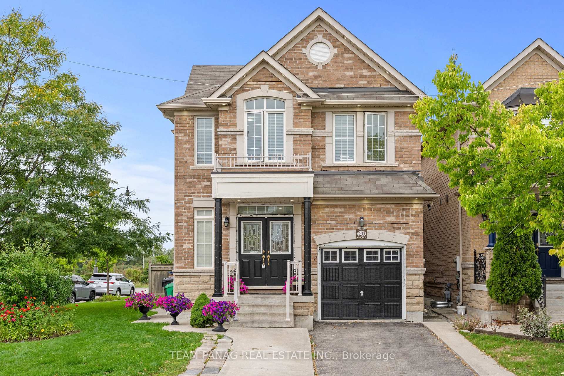 Photo 2 of 20 Mission Ridge Trail, Brampton, Bram East — HOMEH