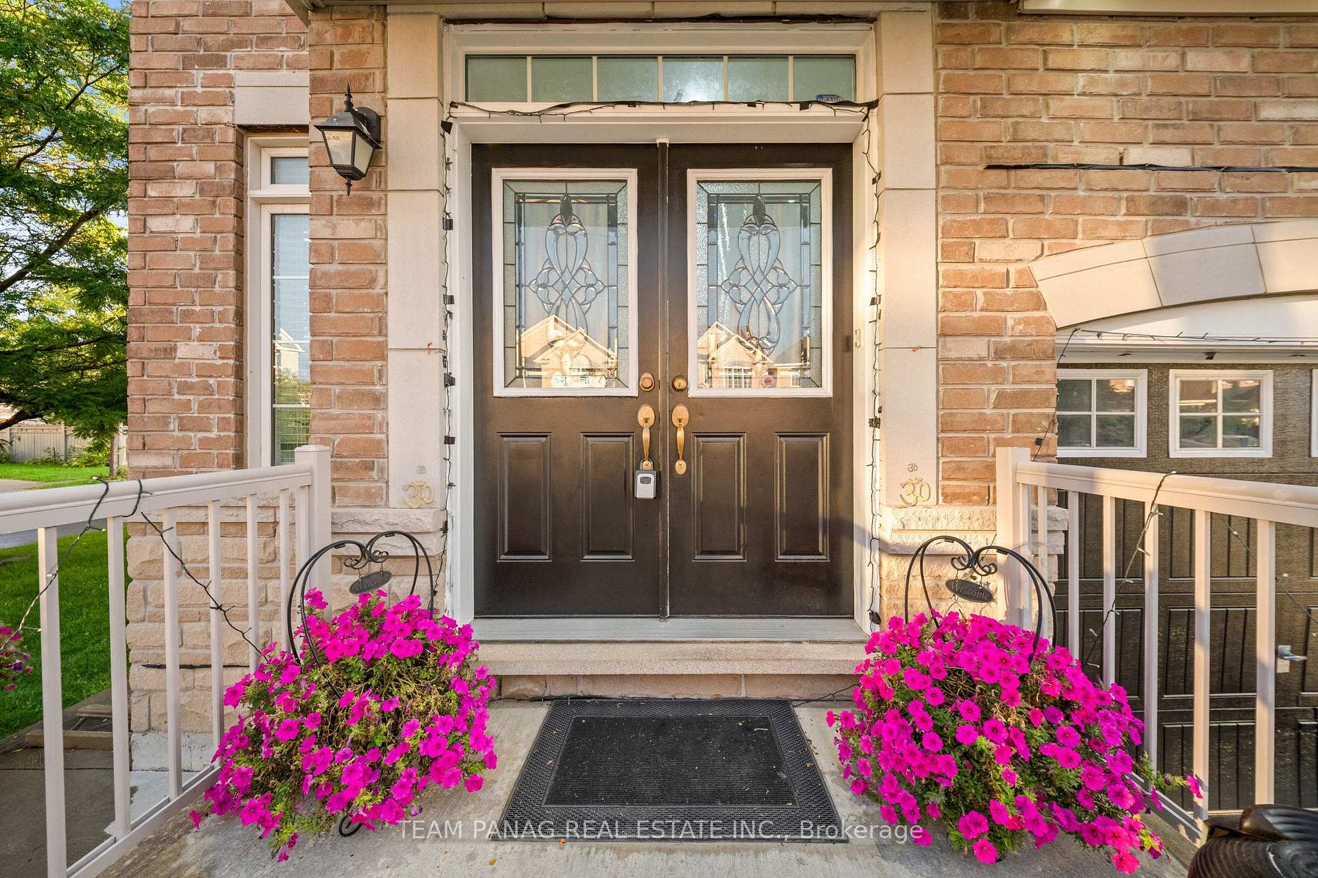 Photo 4 of 20 Mission Ridge Trail, Brampton, Bram East — HOMEH
