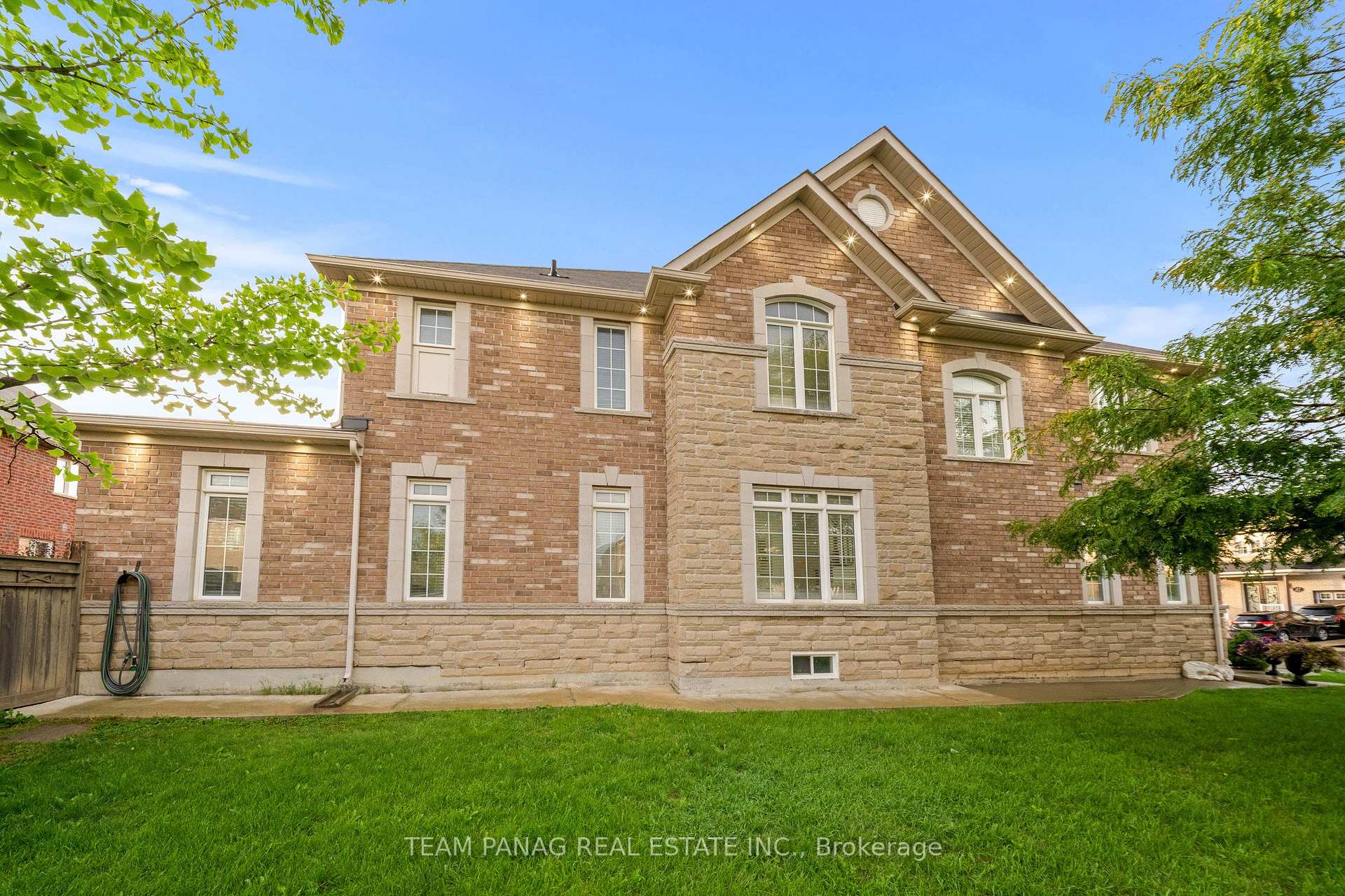 Photo 44 of 20 Mission Ridge Trail, Brampton, Bram East — HOMEH