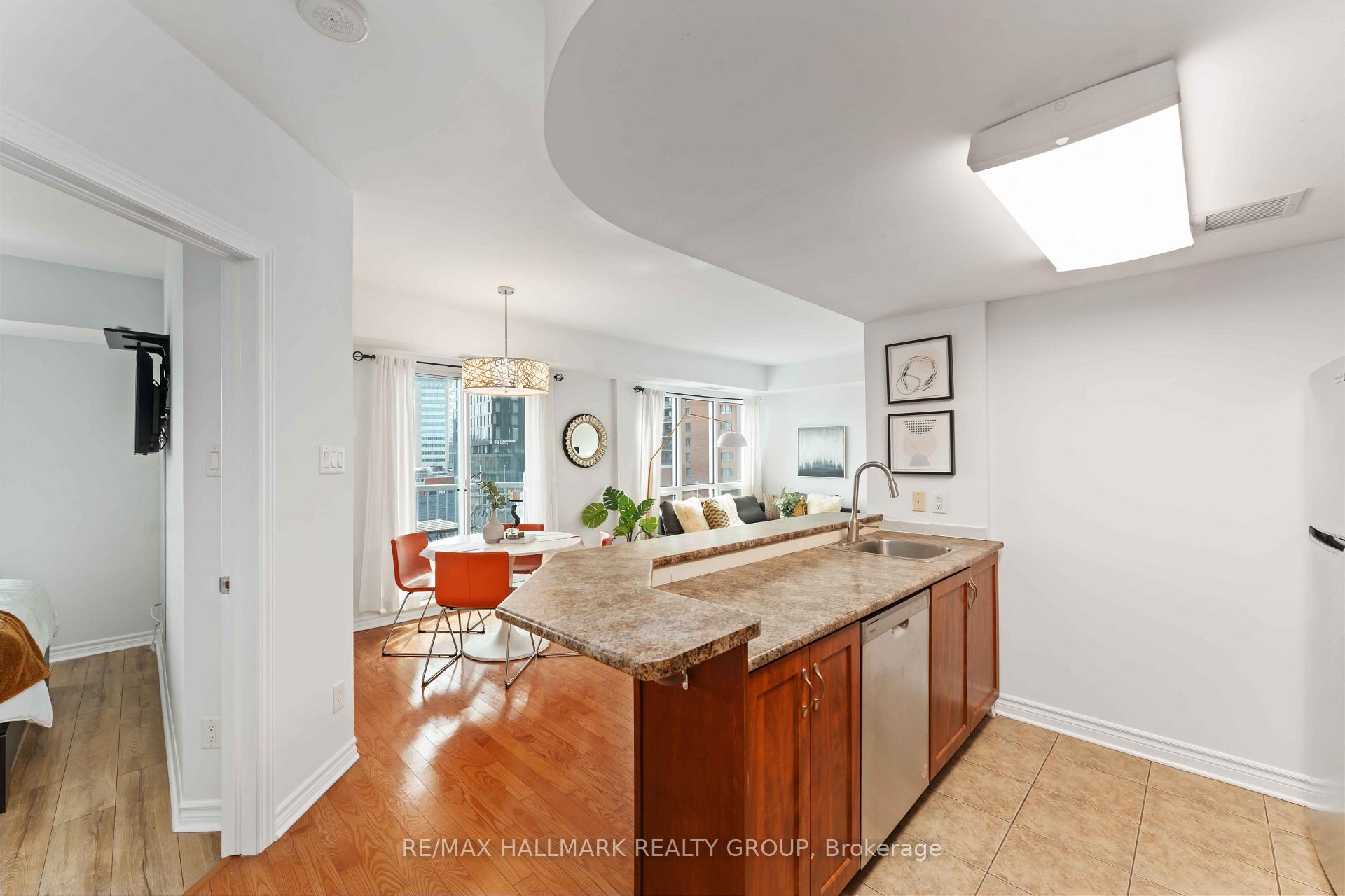 Photo 5 of Unit 608, 200 Rideau Street, Ottawa, Sandy Hill — HOMEH