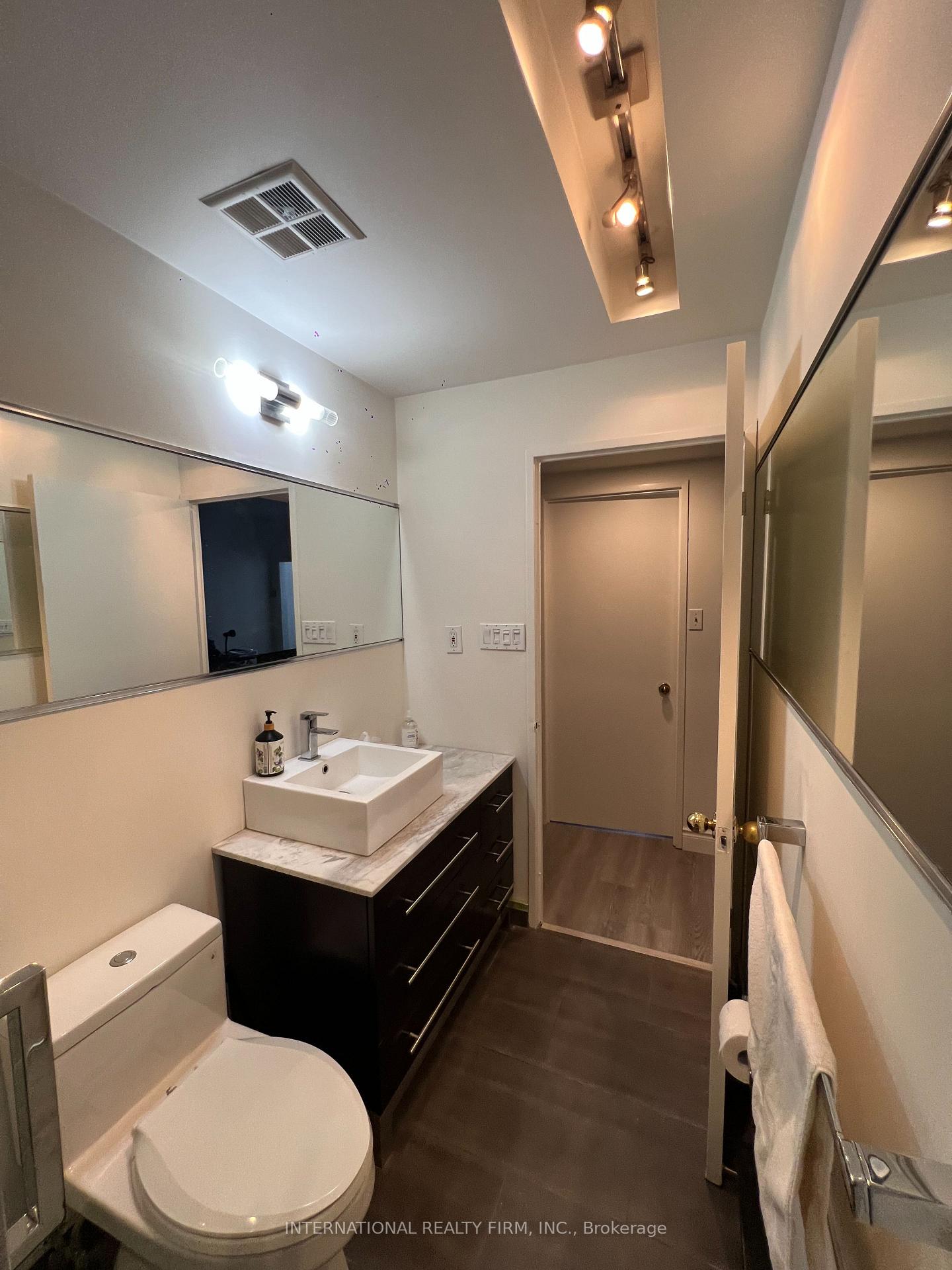 Photo 10 of Unit PH5, 65 Scadding Avenue, Toronto, Waterfront Communities — HOMEH