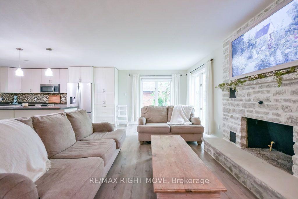 Photo 8 of 18 Creighton Street, Ramara, Atherley — HOMEH