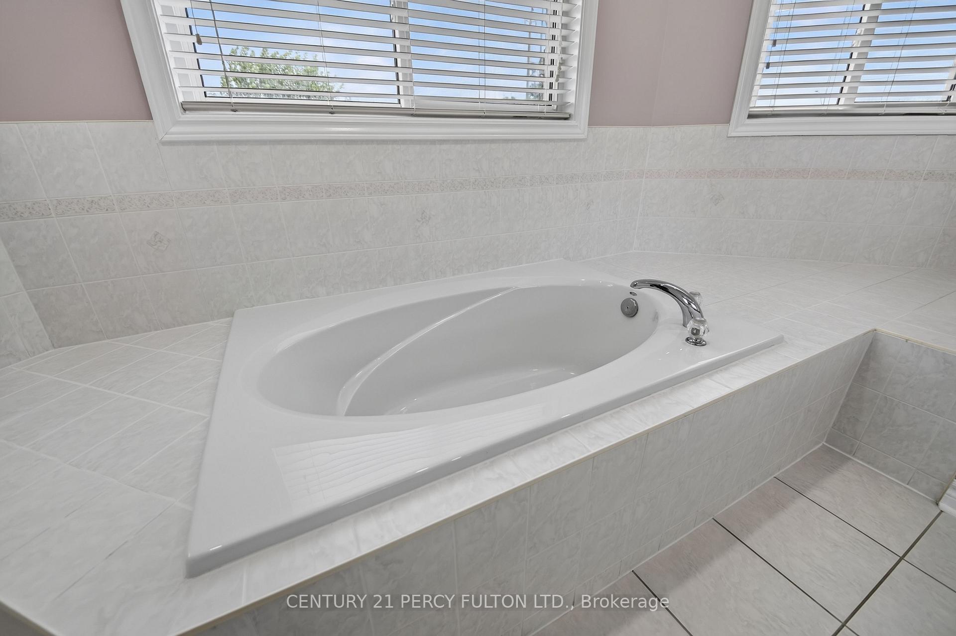 Photo 33 of 187 Madelaine Drive, Barrie, Painswick South — HOMEH