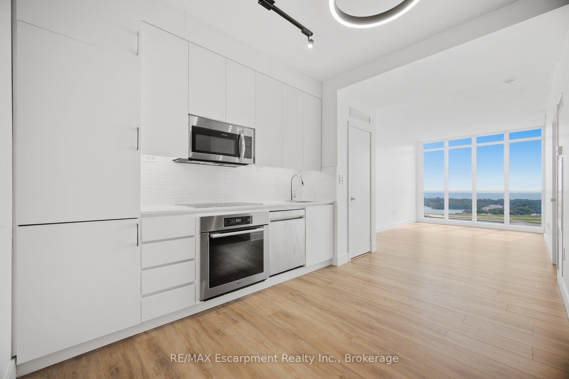 Photo 2 of Unit 4008, 15 Iceboat Terrace, Toronto, Waterfront Communities — HOMEH