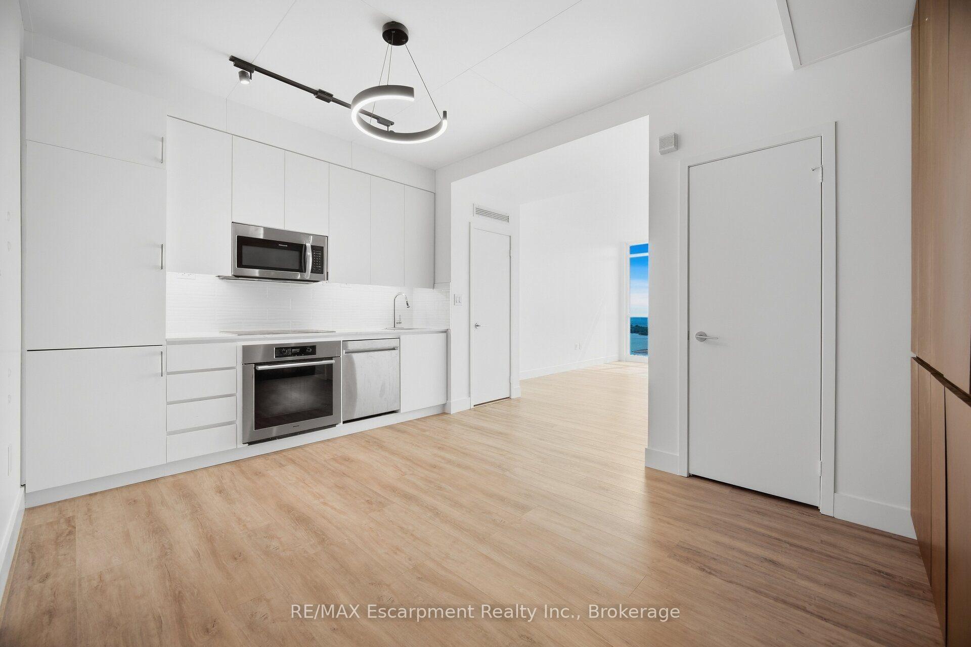 Photo 3 of Unit 4008, 15 Iceboat Terrace, Toronto, Waterfront Communities — HOMEH