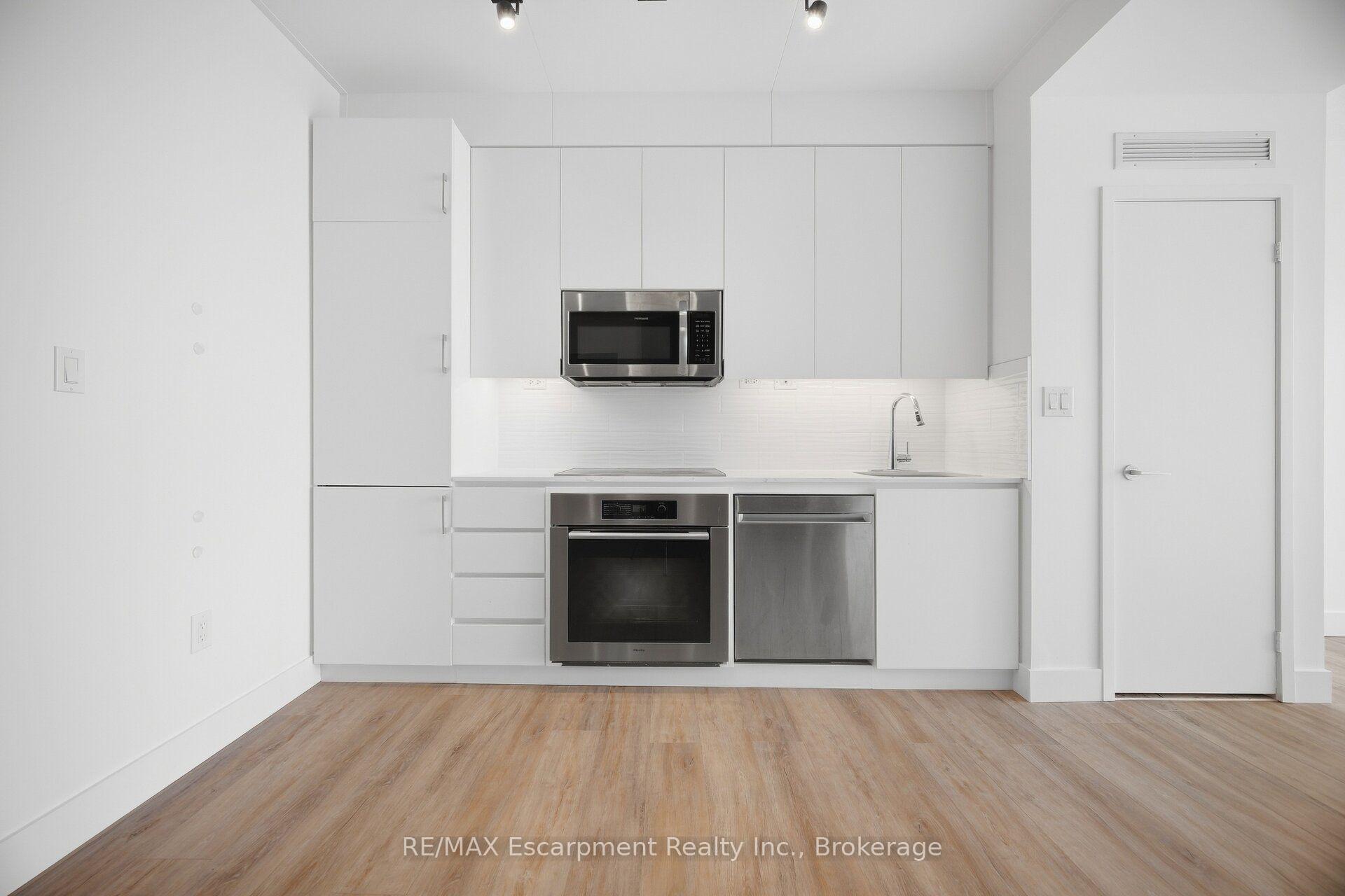Photo 4 of Unit 4008, 15 Iceboat Terrace, Toronto, Waterfront Communities — HOMEH