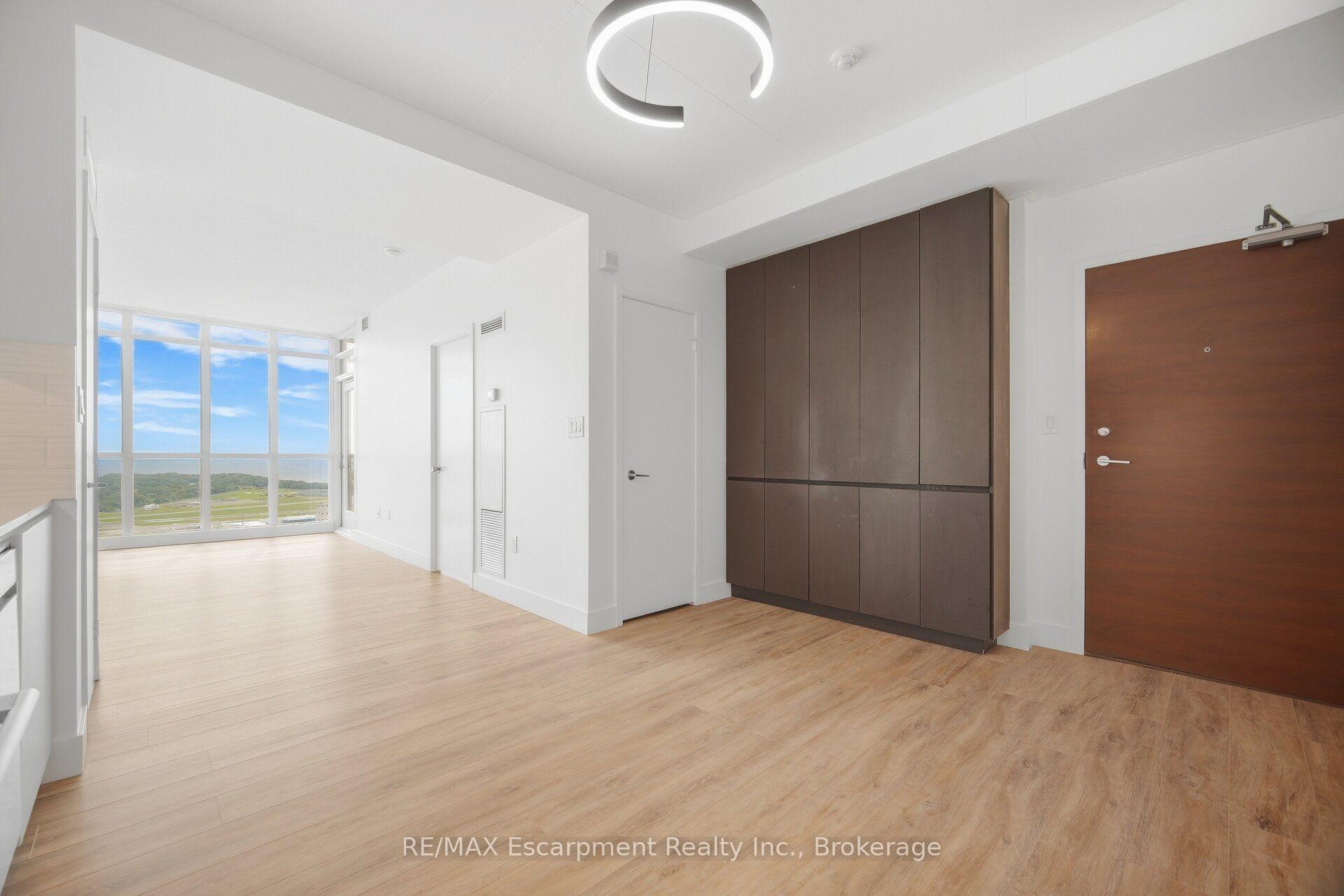 Photo 5 of Unit 4008, 15 Iceboat Terrace, Toronto, Waterfront Communities — HOMEH