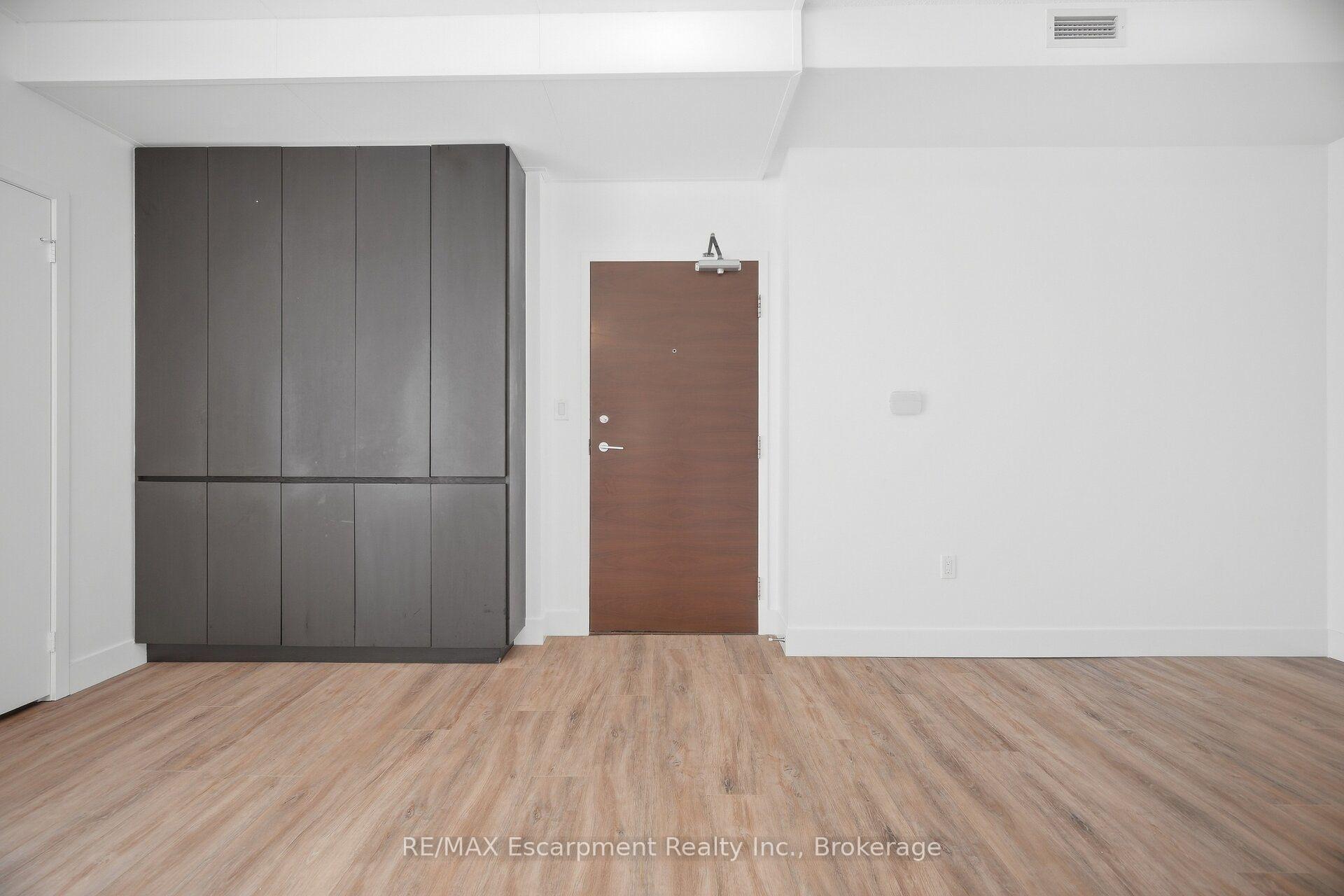 Photo 6 of Unit 4008, 15 Iceboat Terrace, Toronto, Waterfront Communities — HOMEH