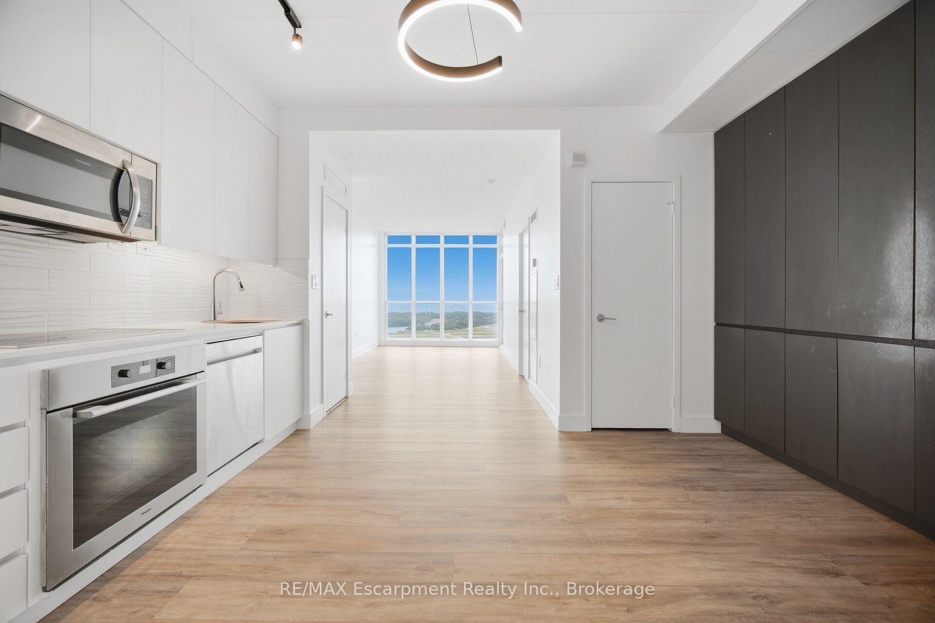 Photo 8 of Unit 4008, 15 Iceboat Terrace, Toronto, Waterfront Communities — HOMEH
