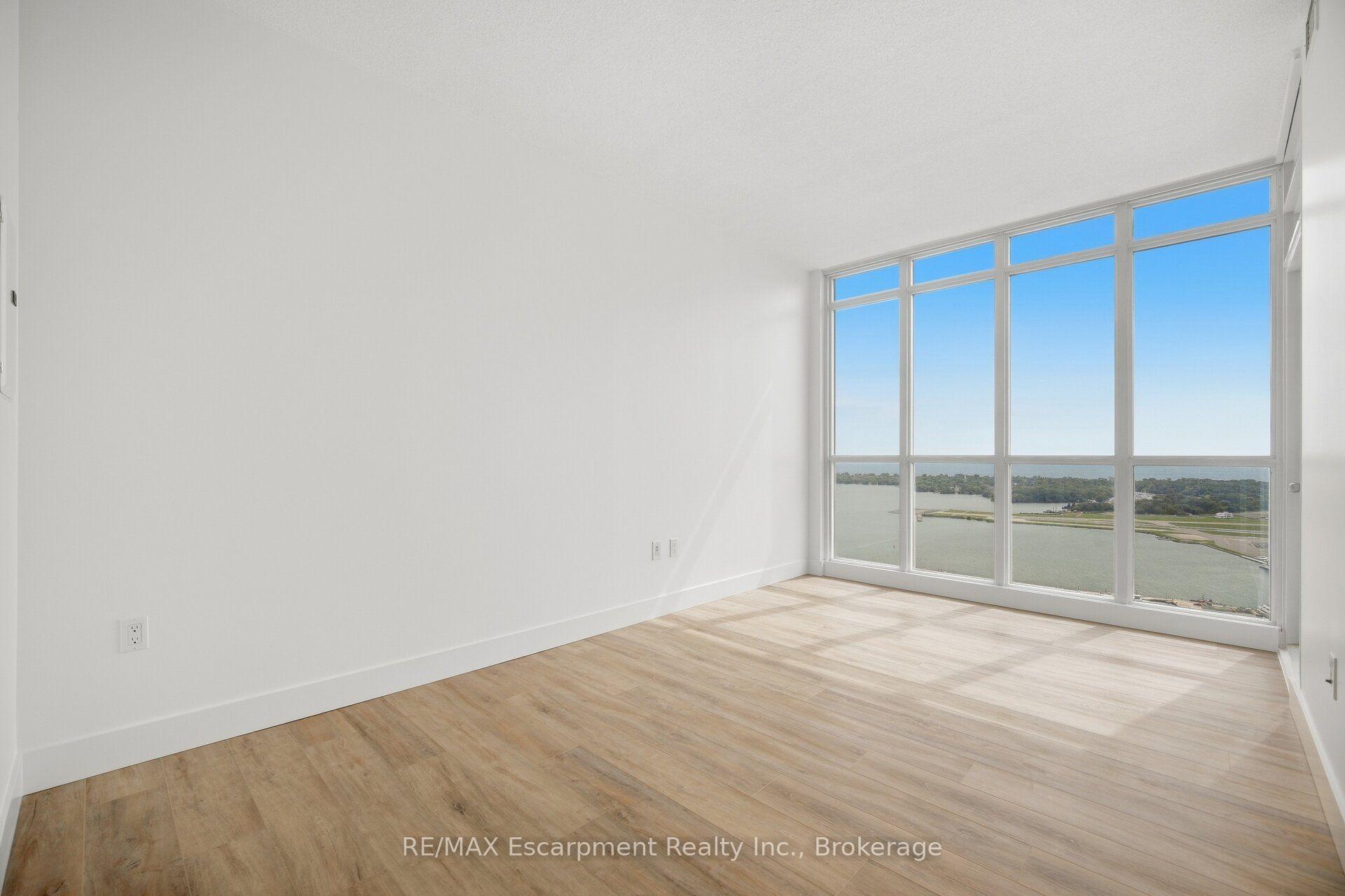 Photo 9 of Unit 4008, 15 Iceboat Terrace, Toronto, Waterfront Communities — HOMEH