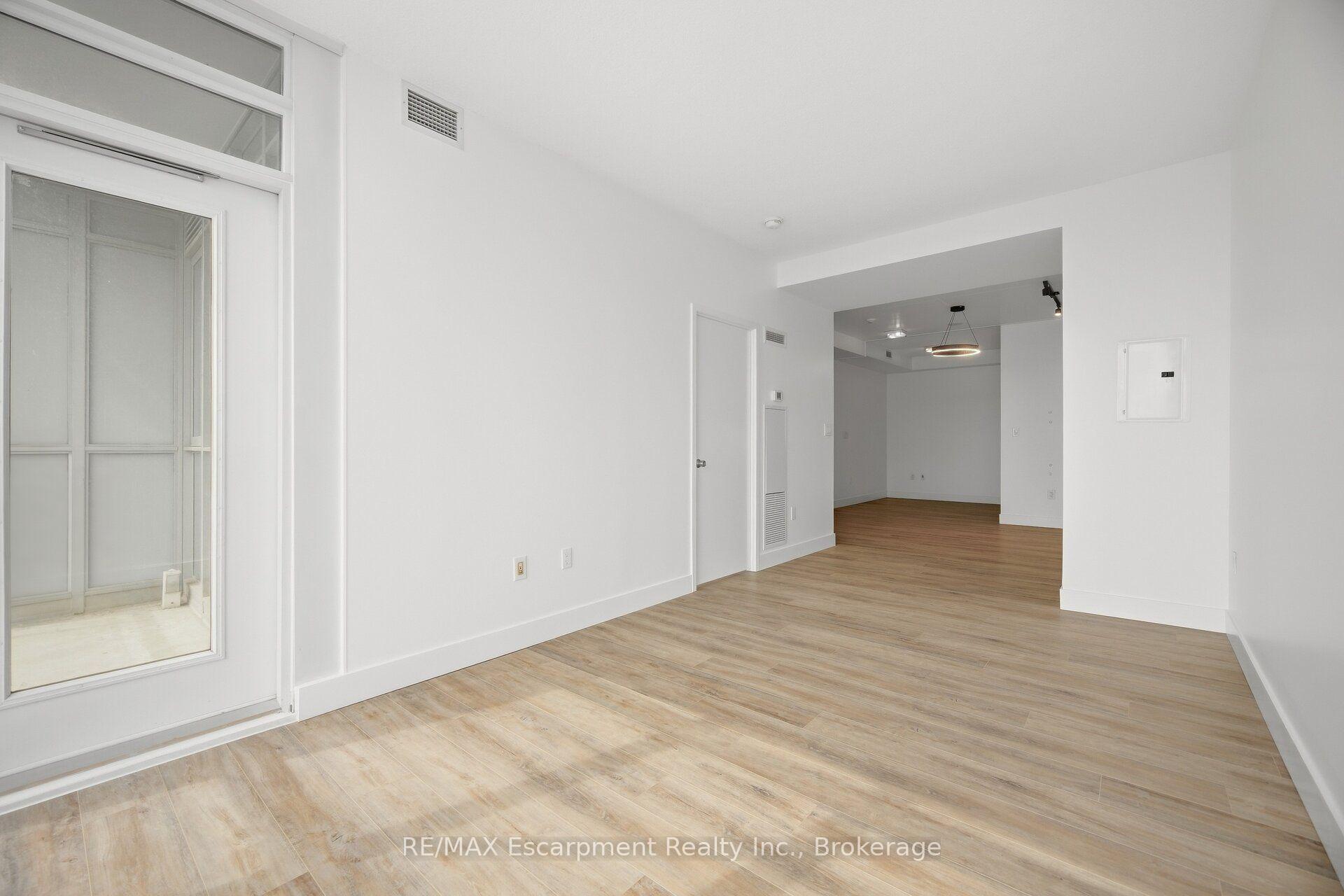 Photo 10 of Unit 4008, 15 Iceboat Terrace, Toronto, Waterfront Communities — HOMEH
