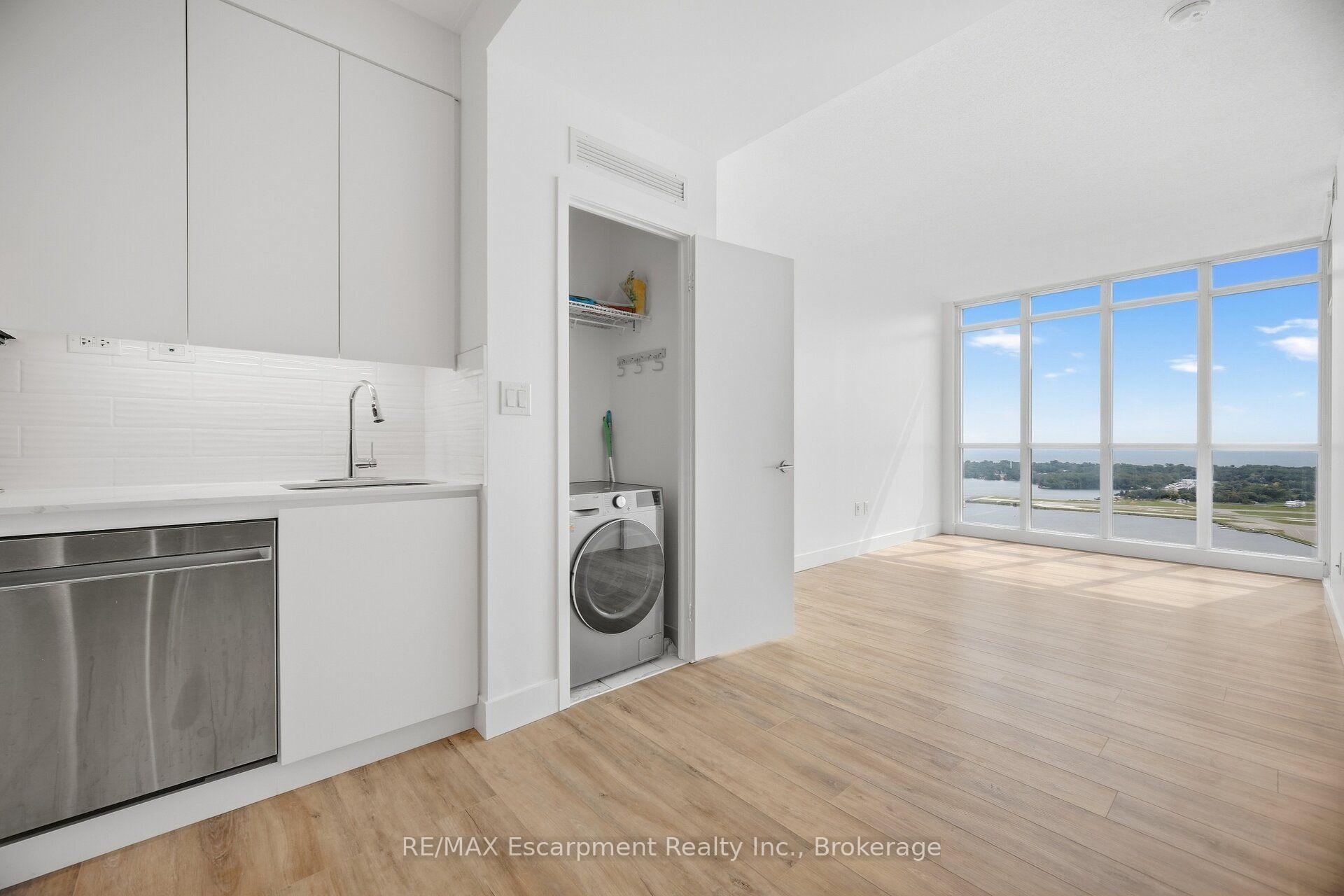 Photo 19 of Unit 4008, 15 Iceboat Terrace, Toronto, Waterfront Communities — HOMEH