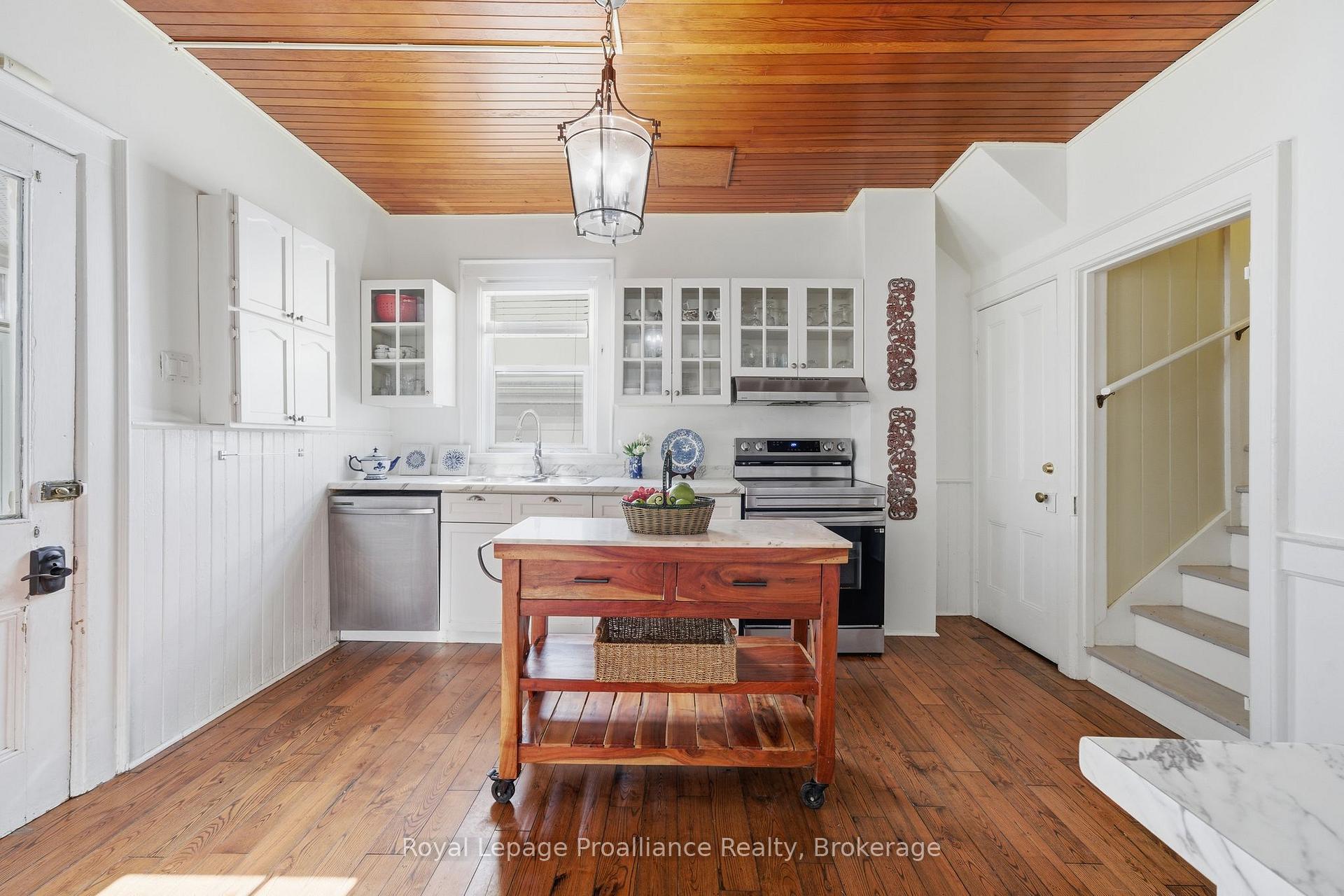 Photo 11 of 47 Paul Street, Prince Edward County, Picton — HOMEH